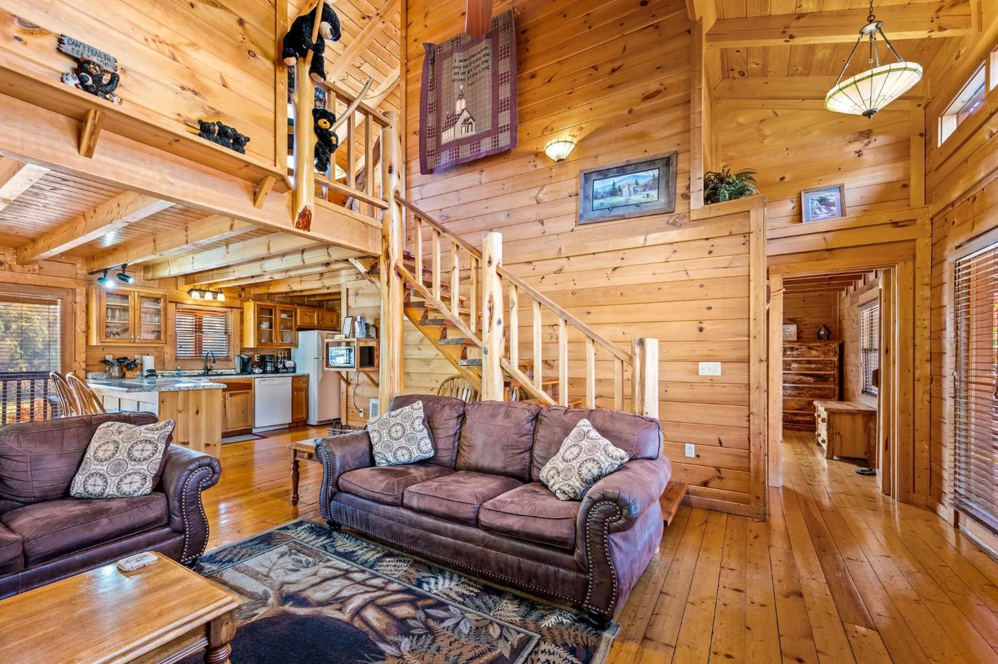 Bearfoot Pines - True Log Cabin - Wi-Fi, Hot Tub, Fishing, Deck with views! - Mins to PF