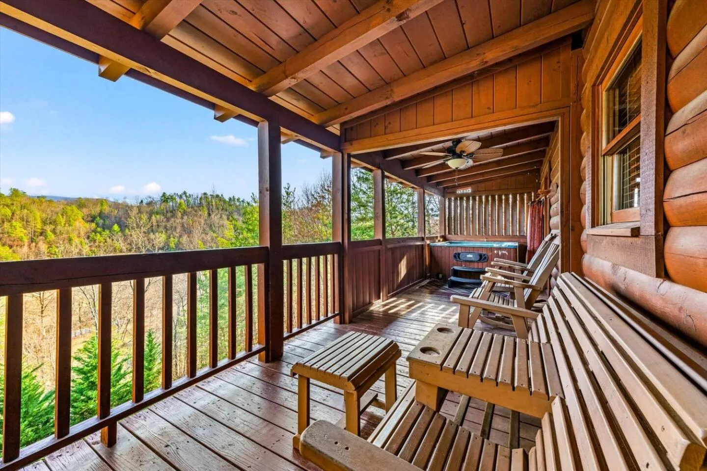 Bearfoot Pines - True Log Cabin - Wi-Fi, Hot Tub, Fishing, Deck with views! - Mins to PF