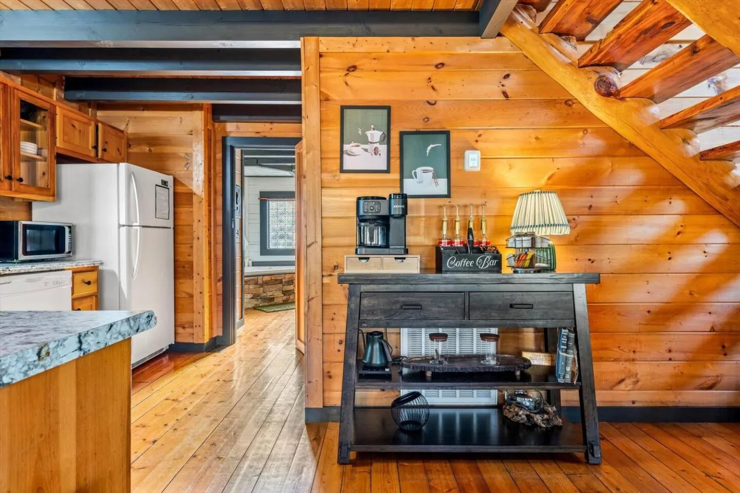 Bearfoot Pines - True Log Cabin - Wi-Fi, Hot Tub, Fishing, Deck with views! - Mins to PF