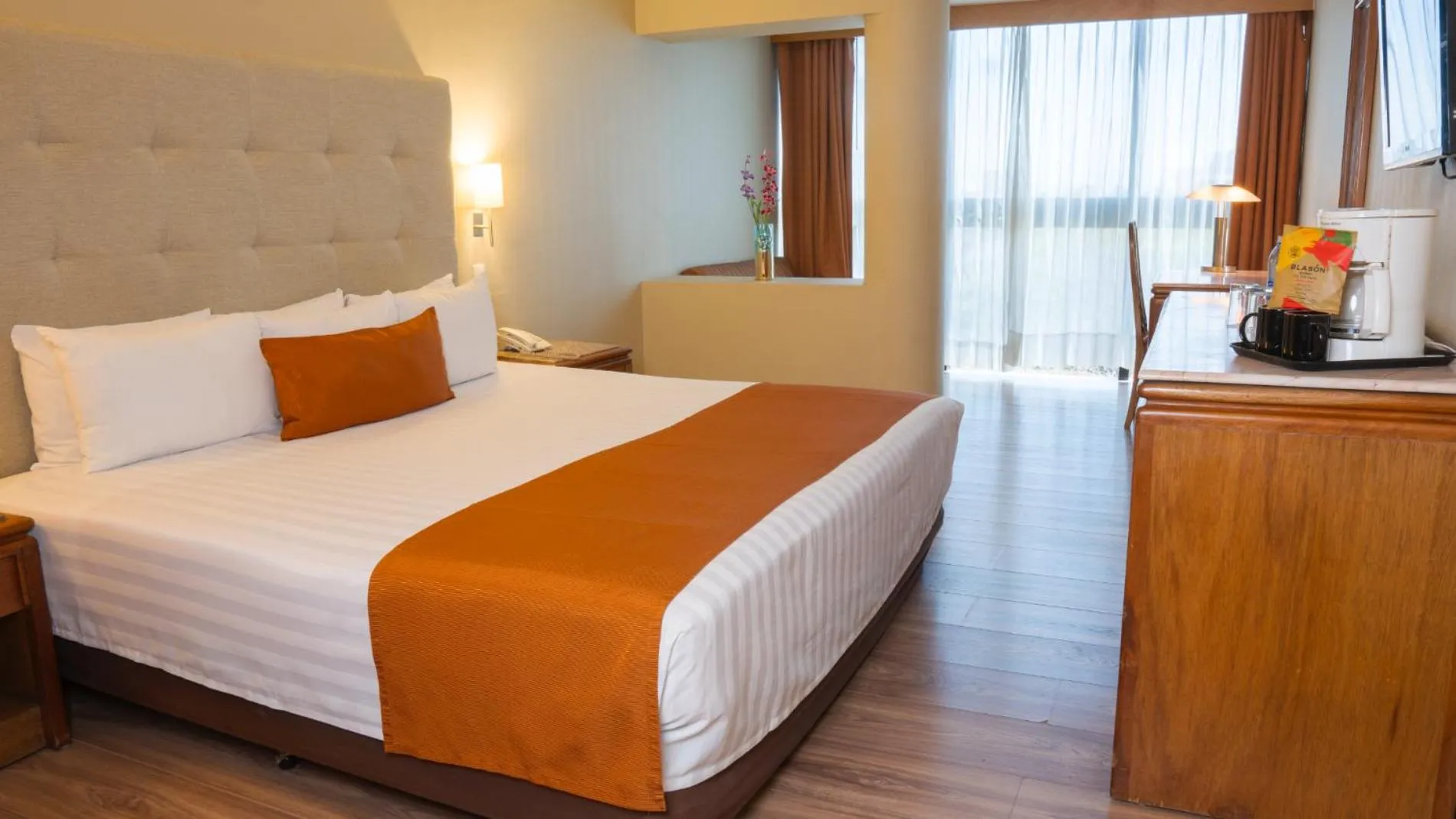 Bedroom, Bed in El Diplomatico