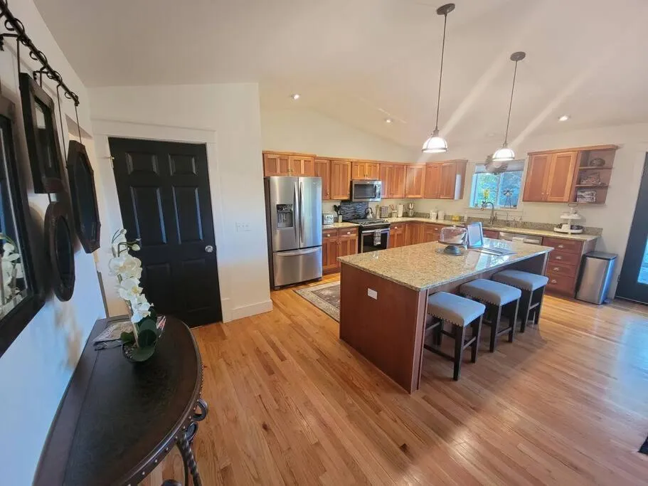 Among the Aspens Family Cottage