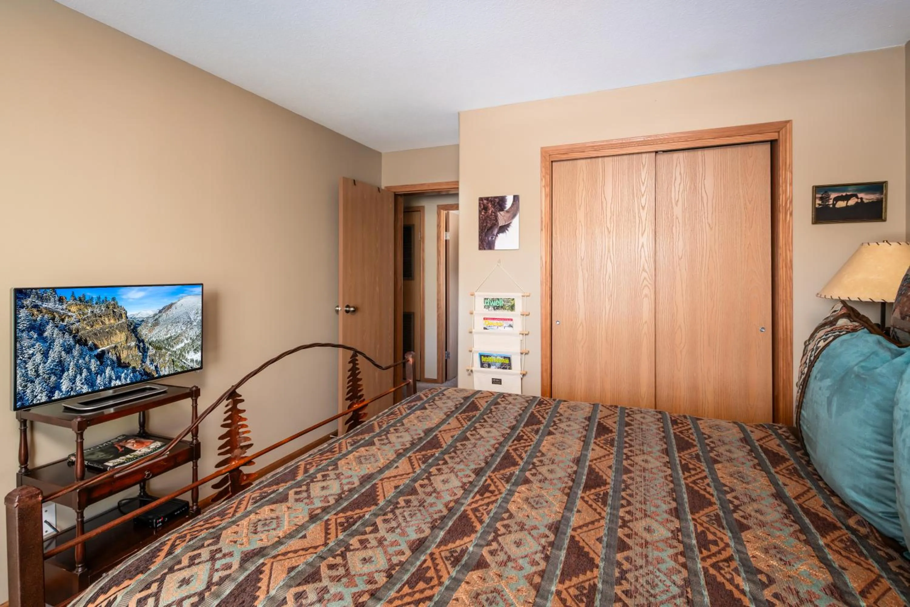 Bed in Mountain View Home on 2 Acres