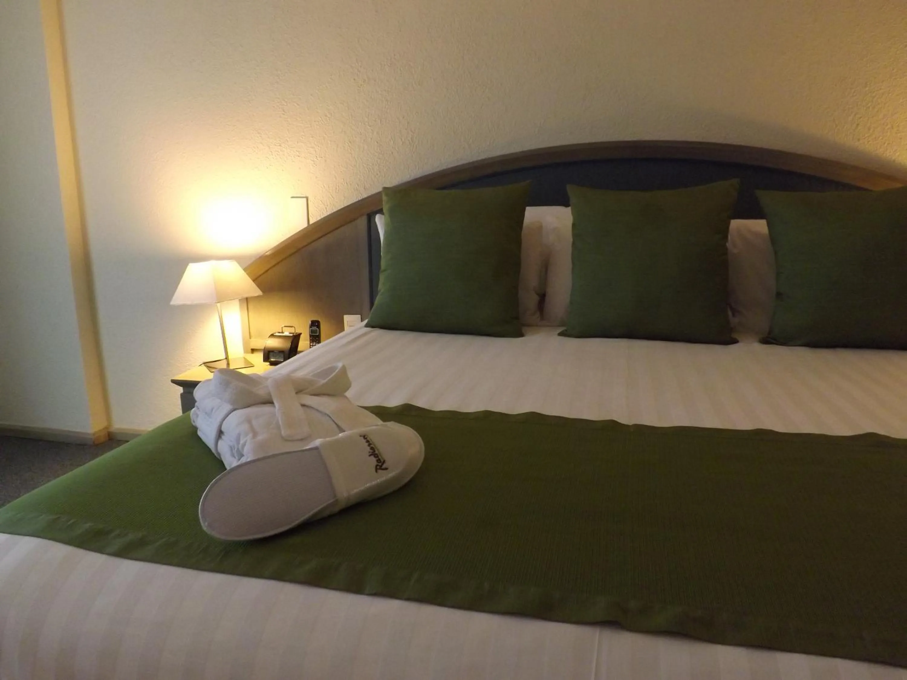 Bed in Radisson Paraiso Hotel Mexico City