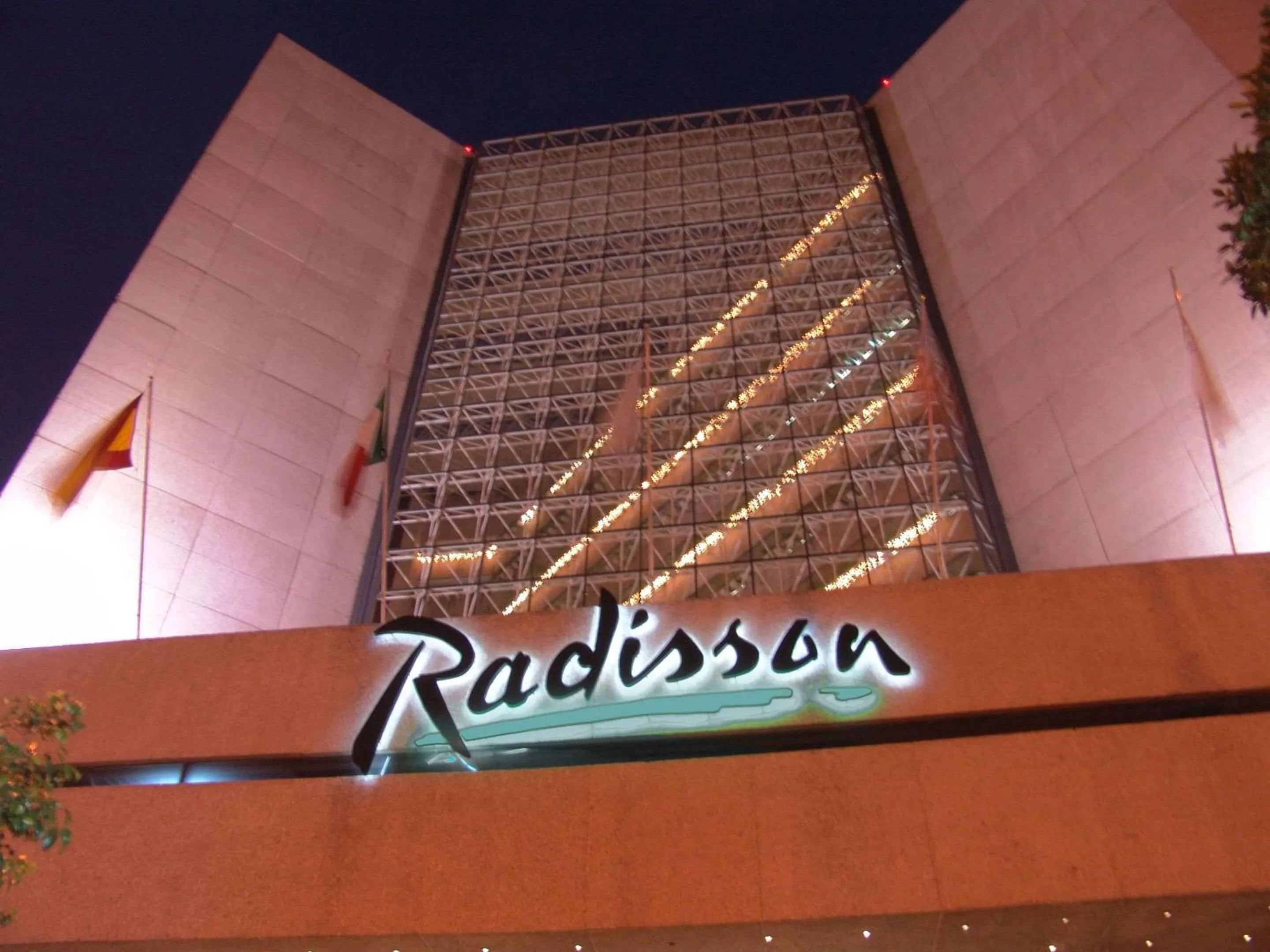 Property building in Radisson Paraiso Hotel Mexico City