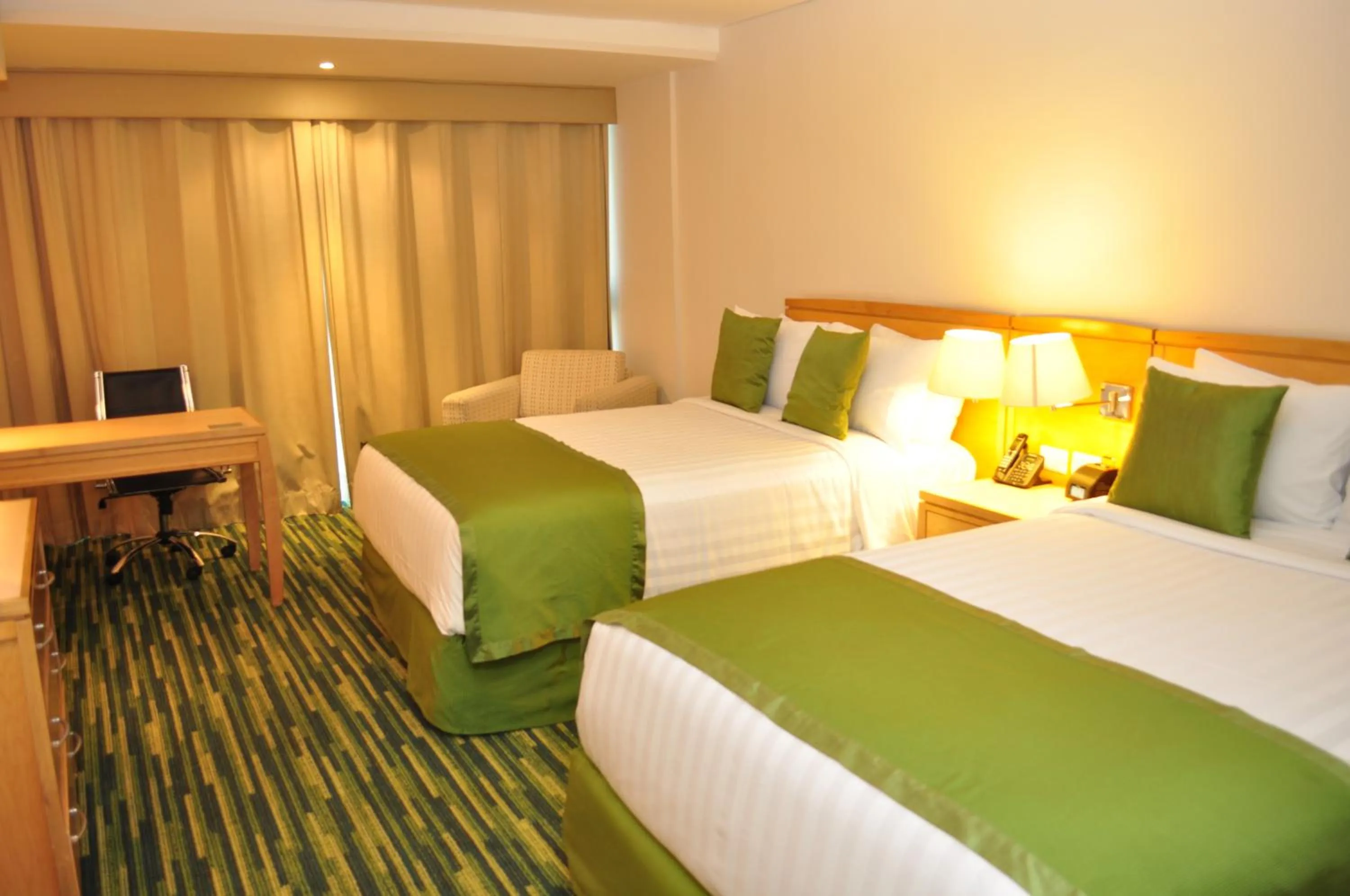 Bedroom, Bed in Radisson Paraiso Hotel Mexico City