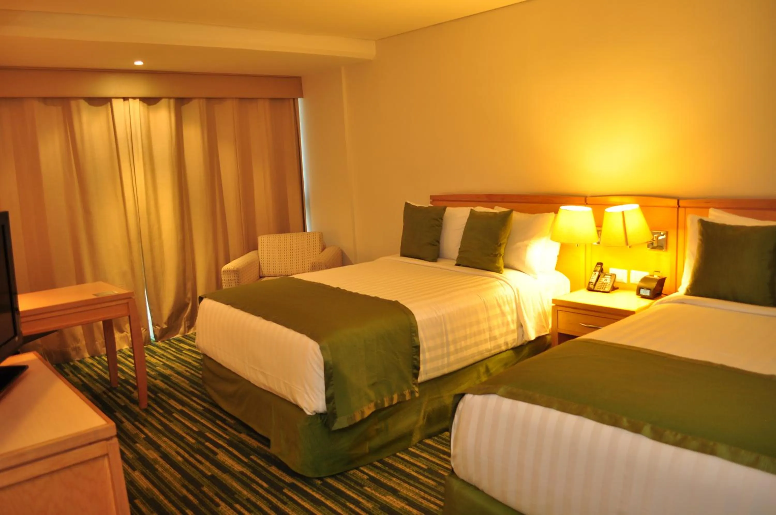 Bedroom, Bed in Radisson Paraiso Hotel Mexico City