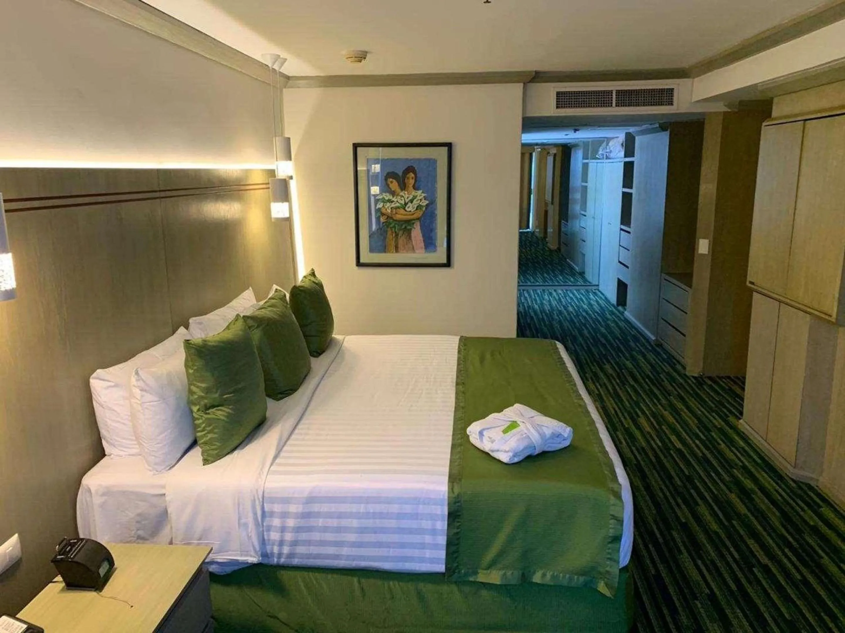 Bedroom, Bed in Radisson Paraiso Hotel Mexico City