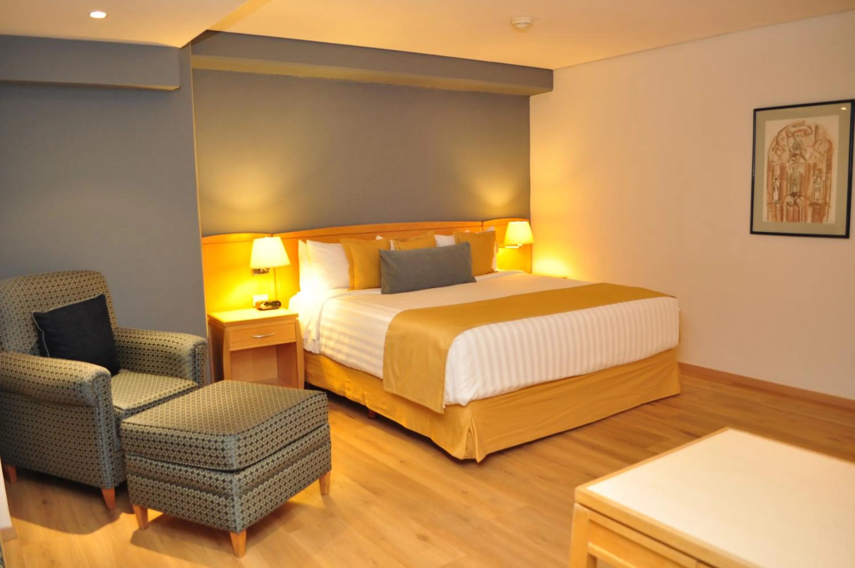 Bedroom, Bed in Radisson Paraiso Hotel Mexico City