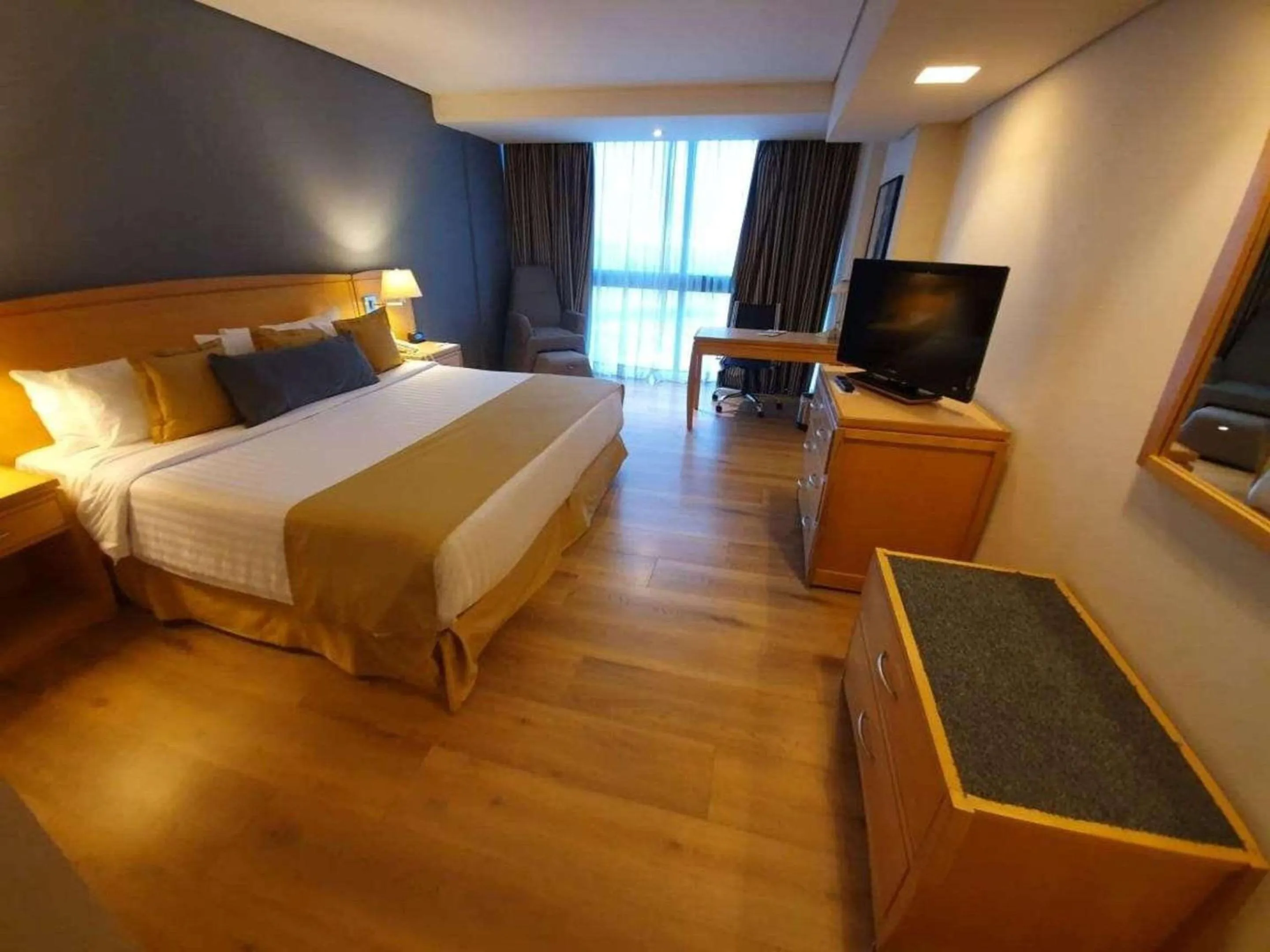 Bedroom, Bed in Radisson Paraiso Hotel Mexico City