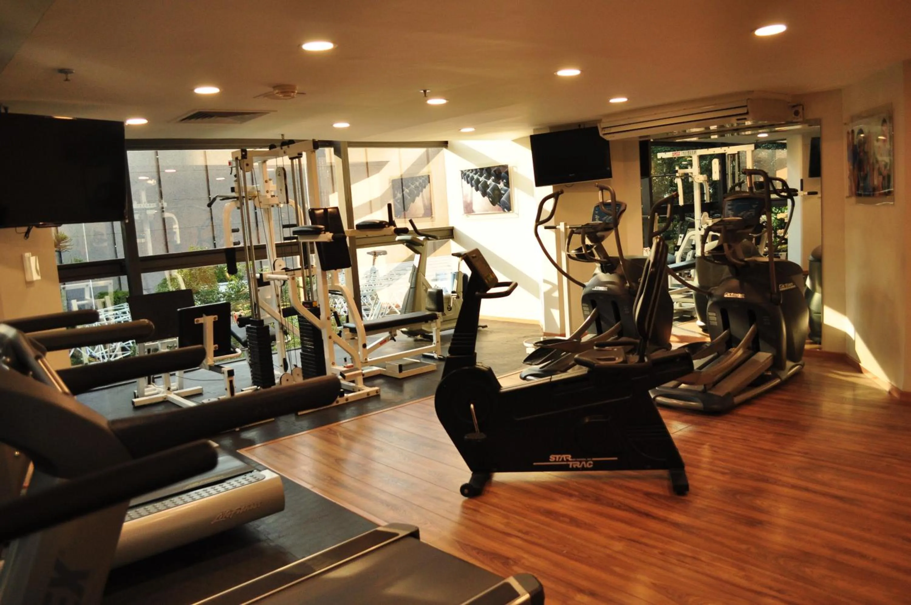 Fitness centre/facilities in Radisson Paraiso Hotel Mexico City