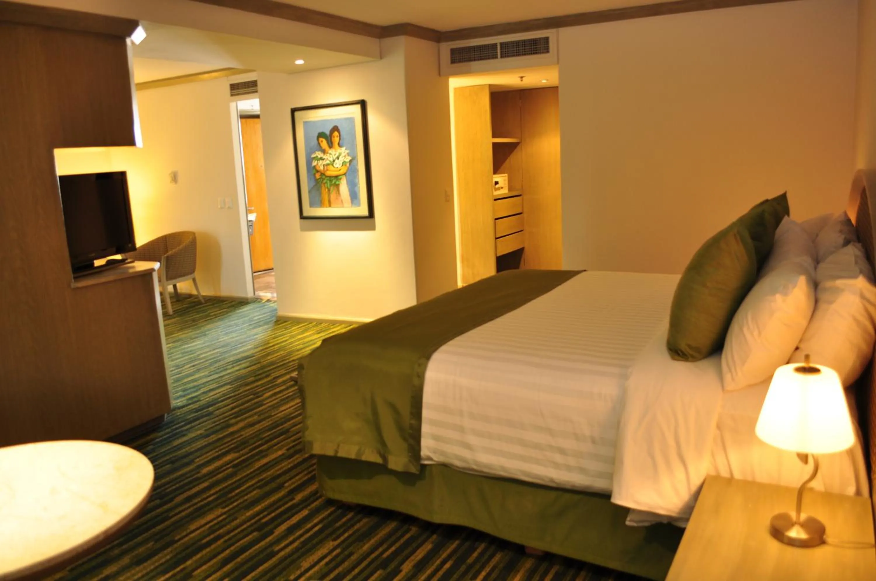 Bedroom, Bed in Radisson Paraiso Hotel Mexico City