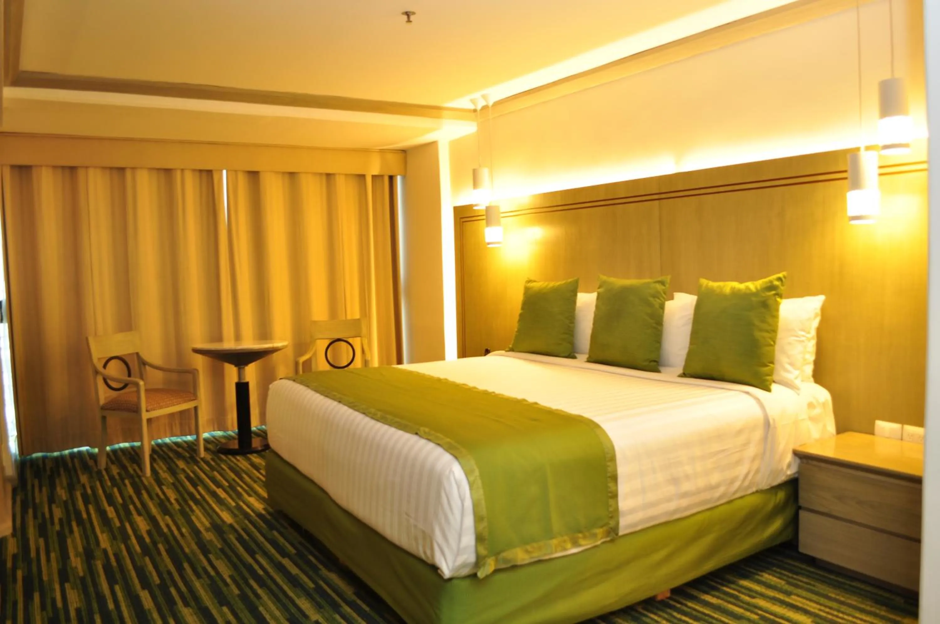 Bedroom, Bed in Radisson Paraiso Hotel Mexico City