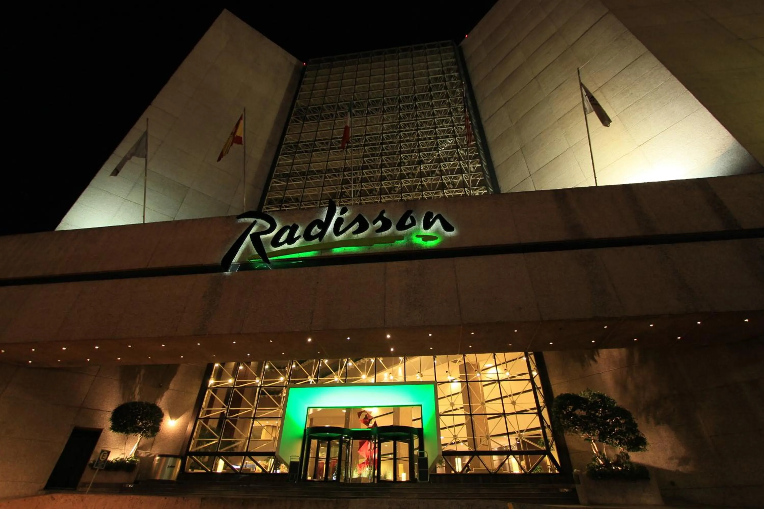 Property building in Radisson Paraiso Hotel Mexico City