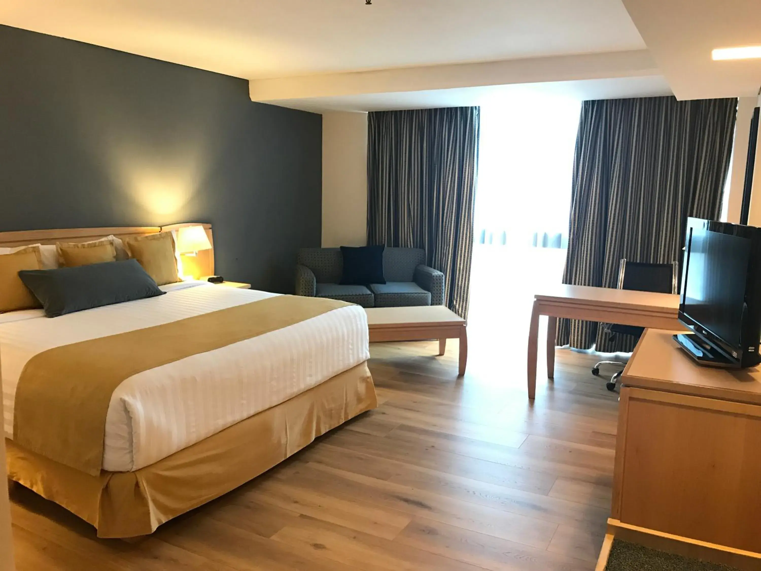 Photo of the whole room, Bed in Radisson Paraiso Hotel Mexico City Photo of the whole room, Bed in Radisson Paraiso Hotel Mexico City