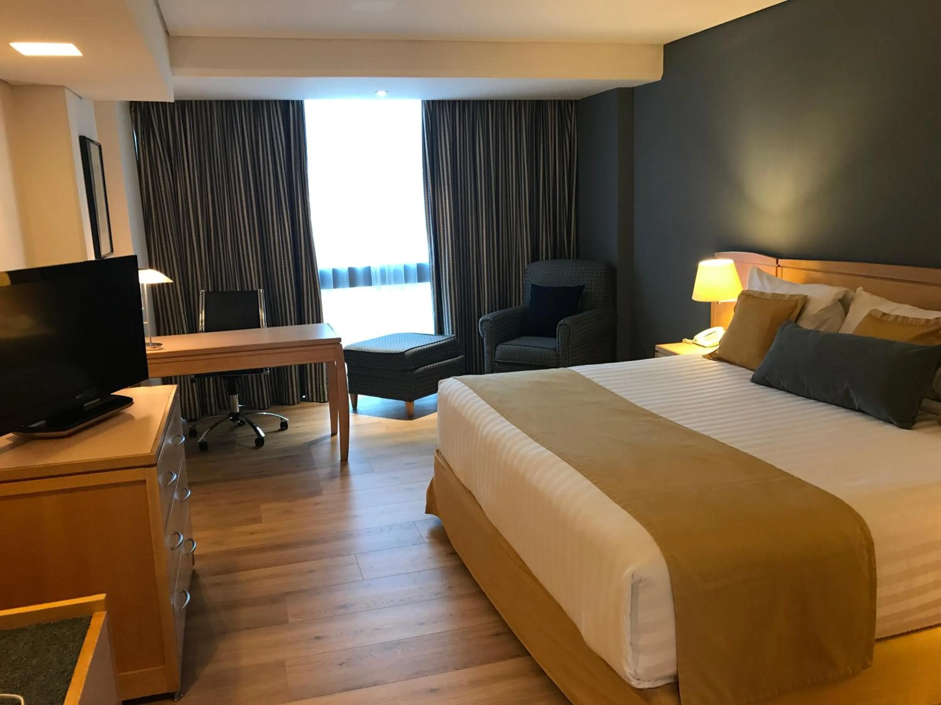 Bed in Radisson Paraiso Hotel Mexico City