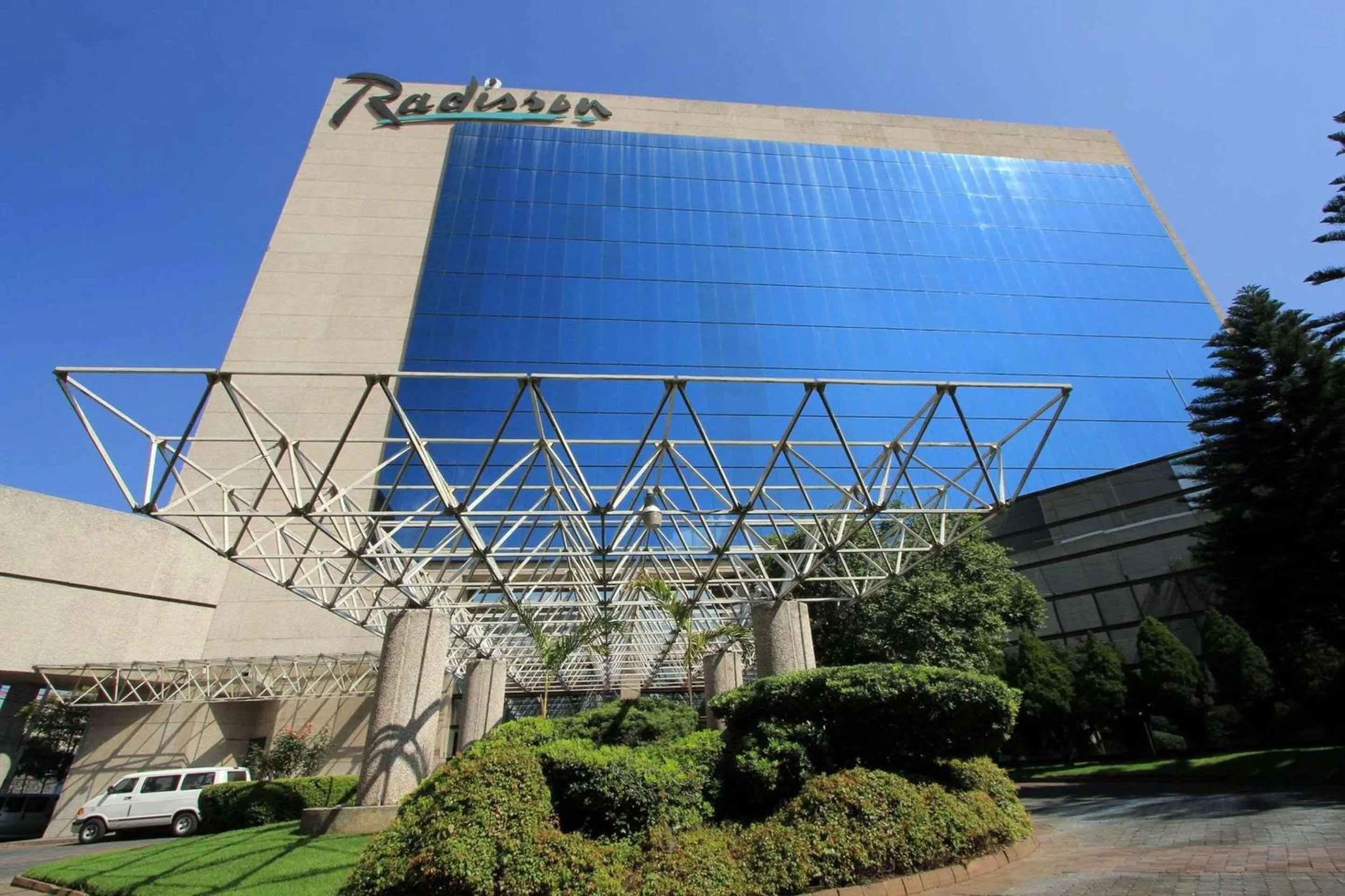 Property building in Radisson Paraiso Hotel Mexico City