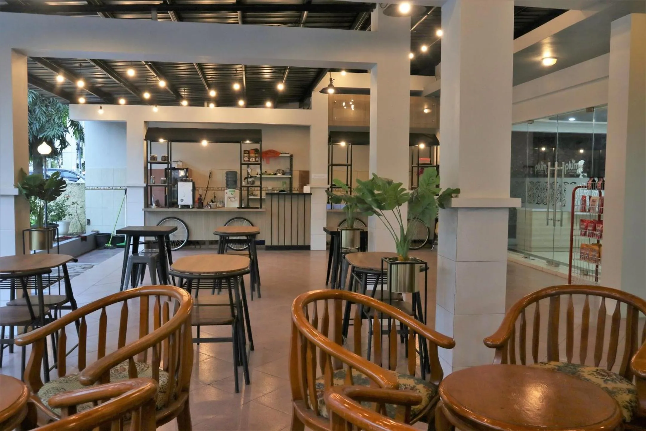 Restaurant/places to eat in Plum Hotel Lading Banda Aceh