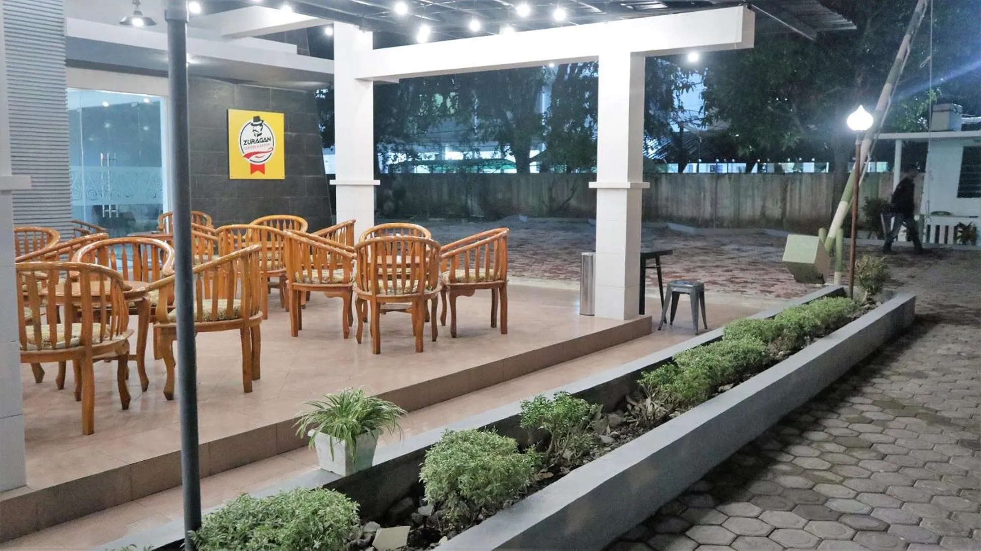 Restaurant/places to eat in Plum Hotel Lading Banda Aceh