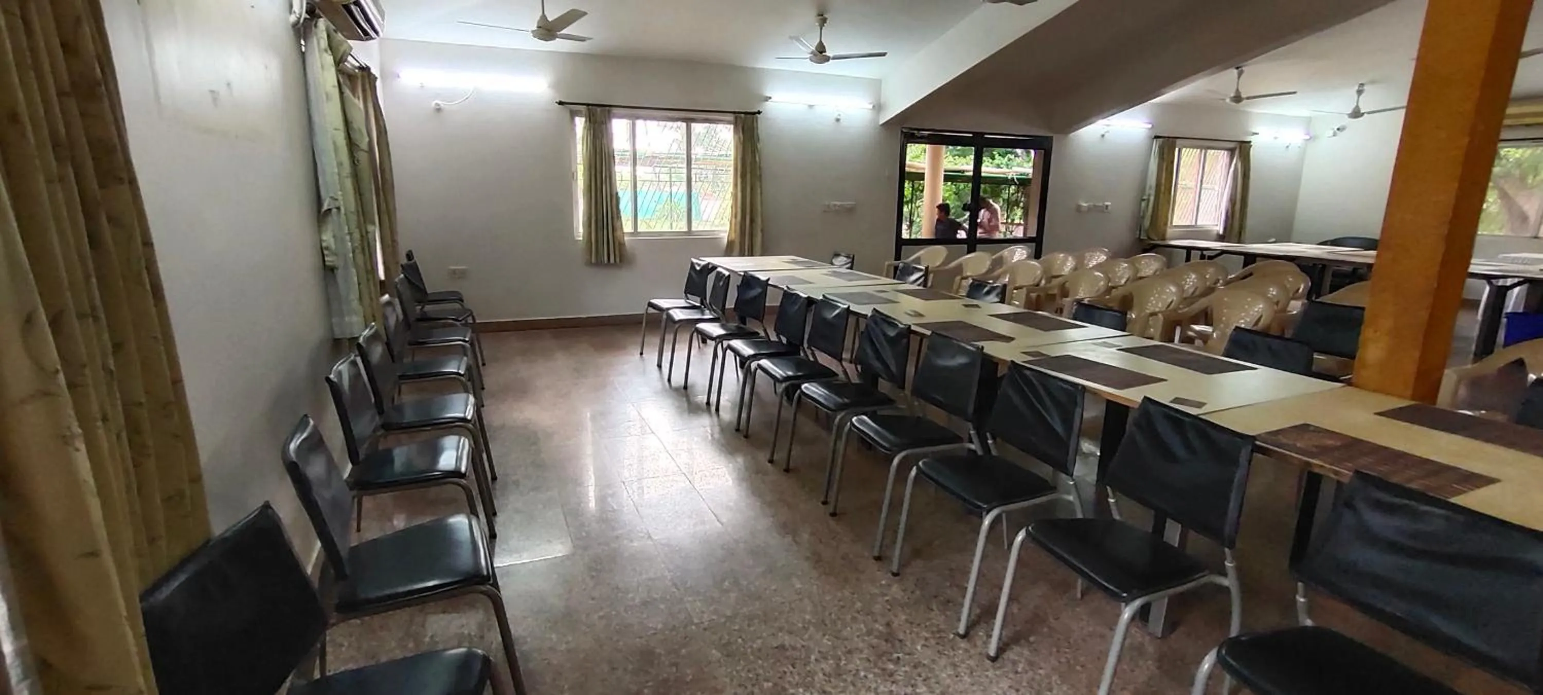 Restaurant/places to eat in Stay Guru Resort Farm Villa
