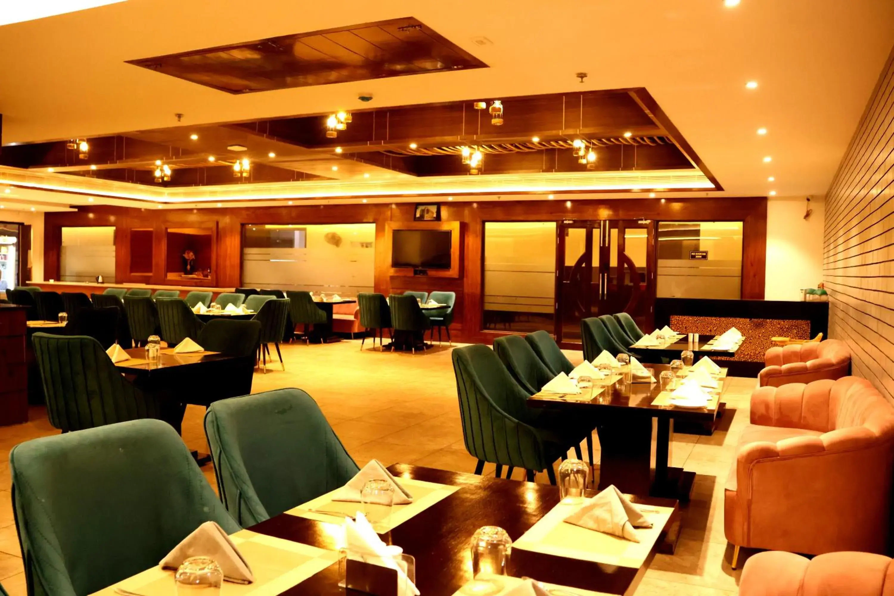Restaurant/places to eat in The Emerald Grand Restaurant/places to eat in The Emerald Grand