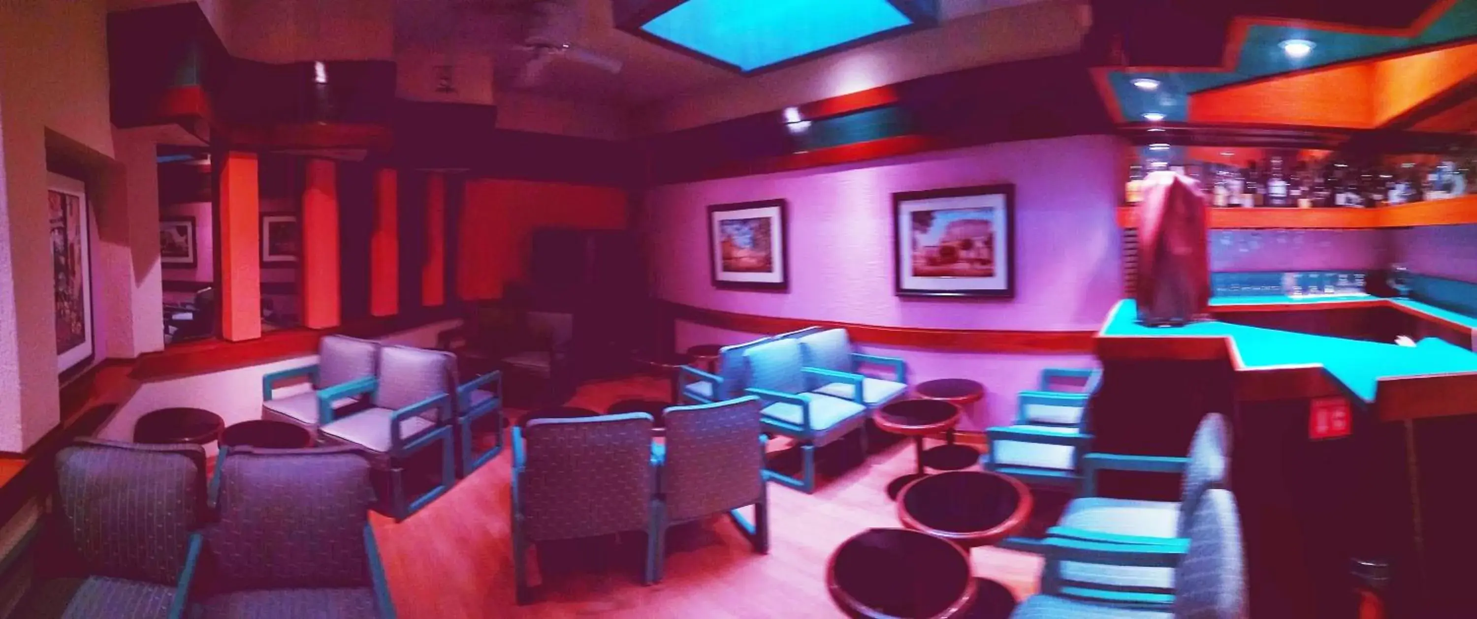 Lounge or bar in Segovia Regency Lounge or bar in Segovia Regency