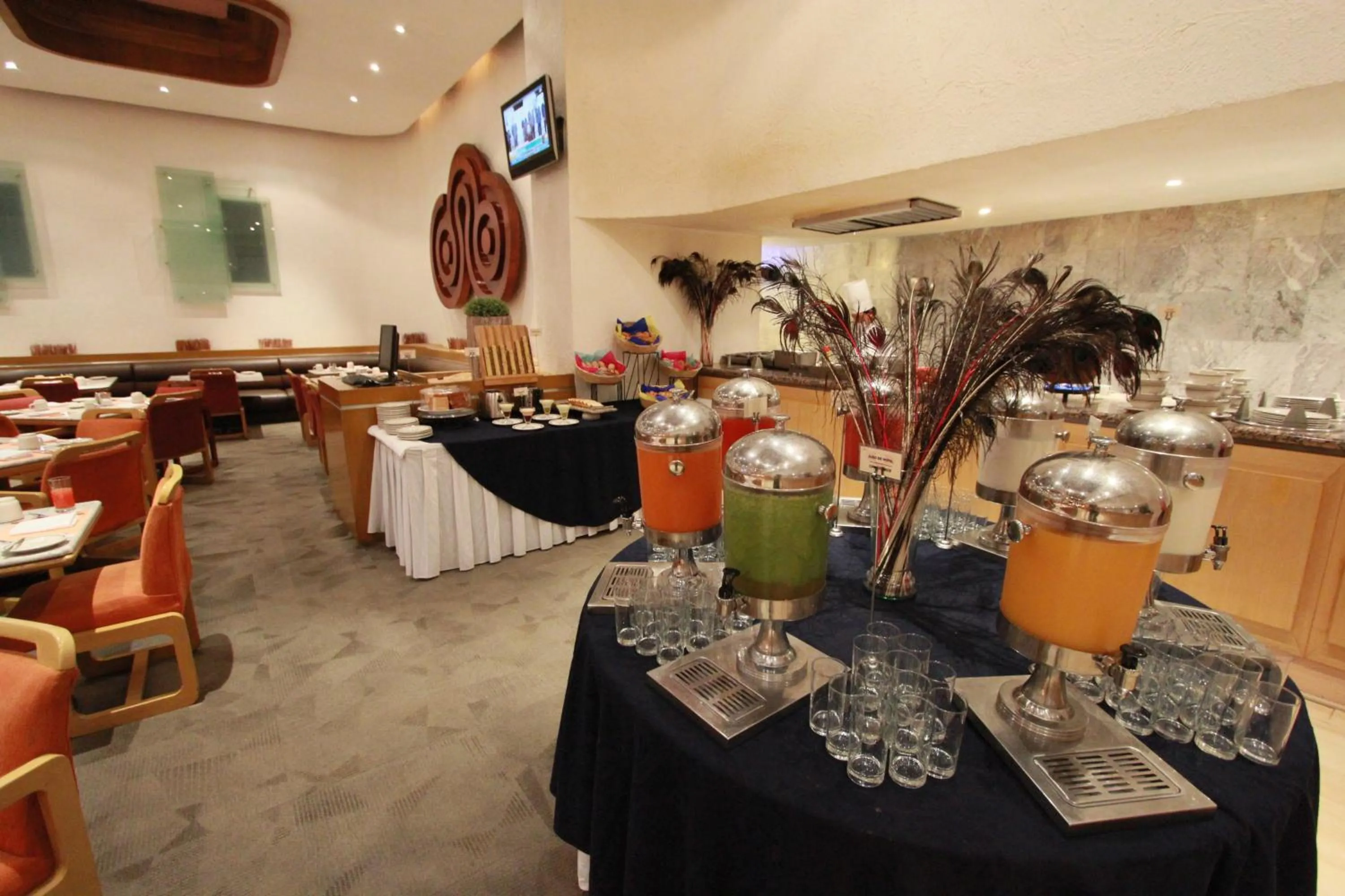 Restaurant/places to eat in Sevilla Palace