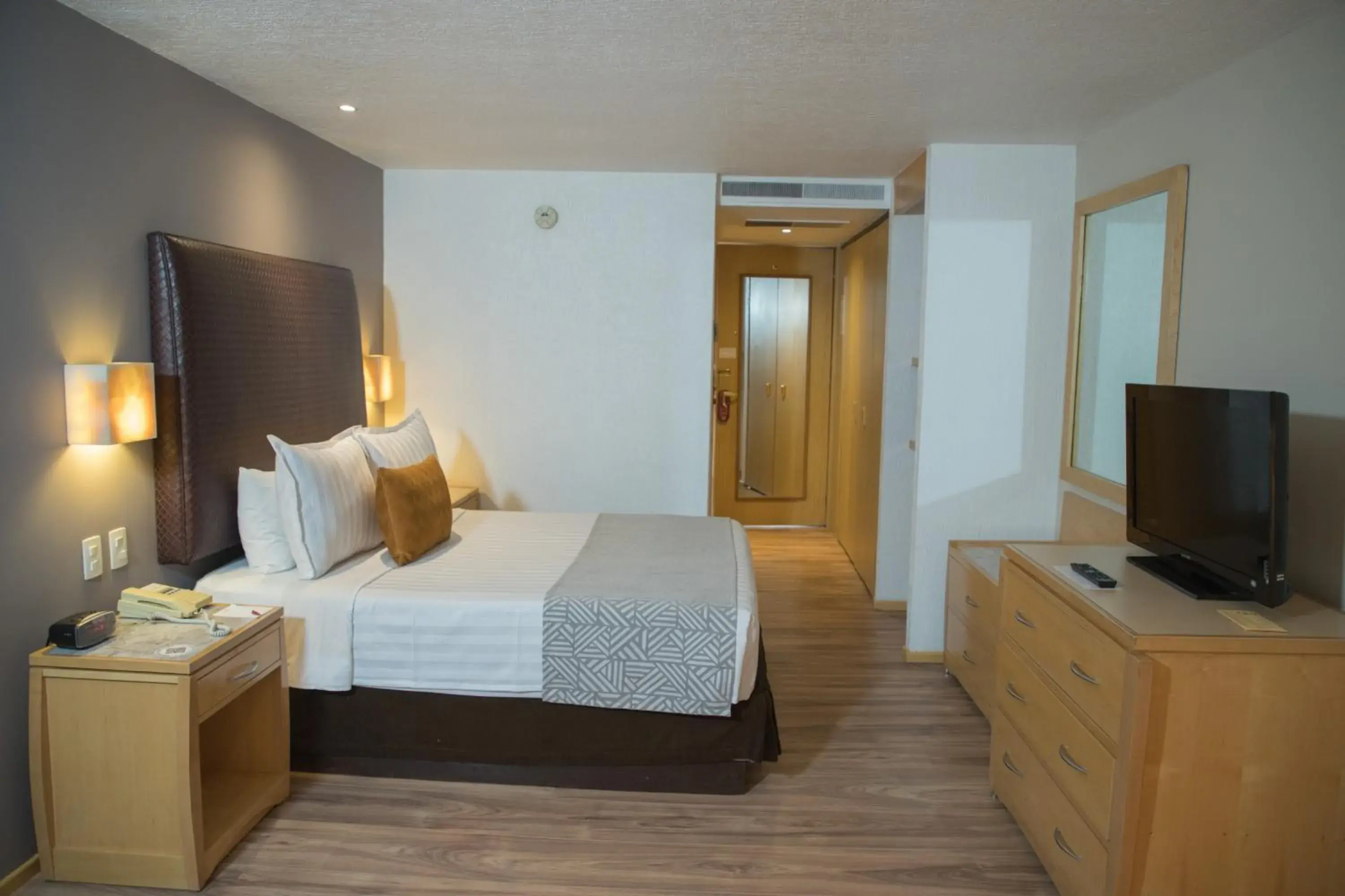 Standard one Queen bed in Sevilla Palace Standard one Queen bed in Sevilla Palace