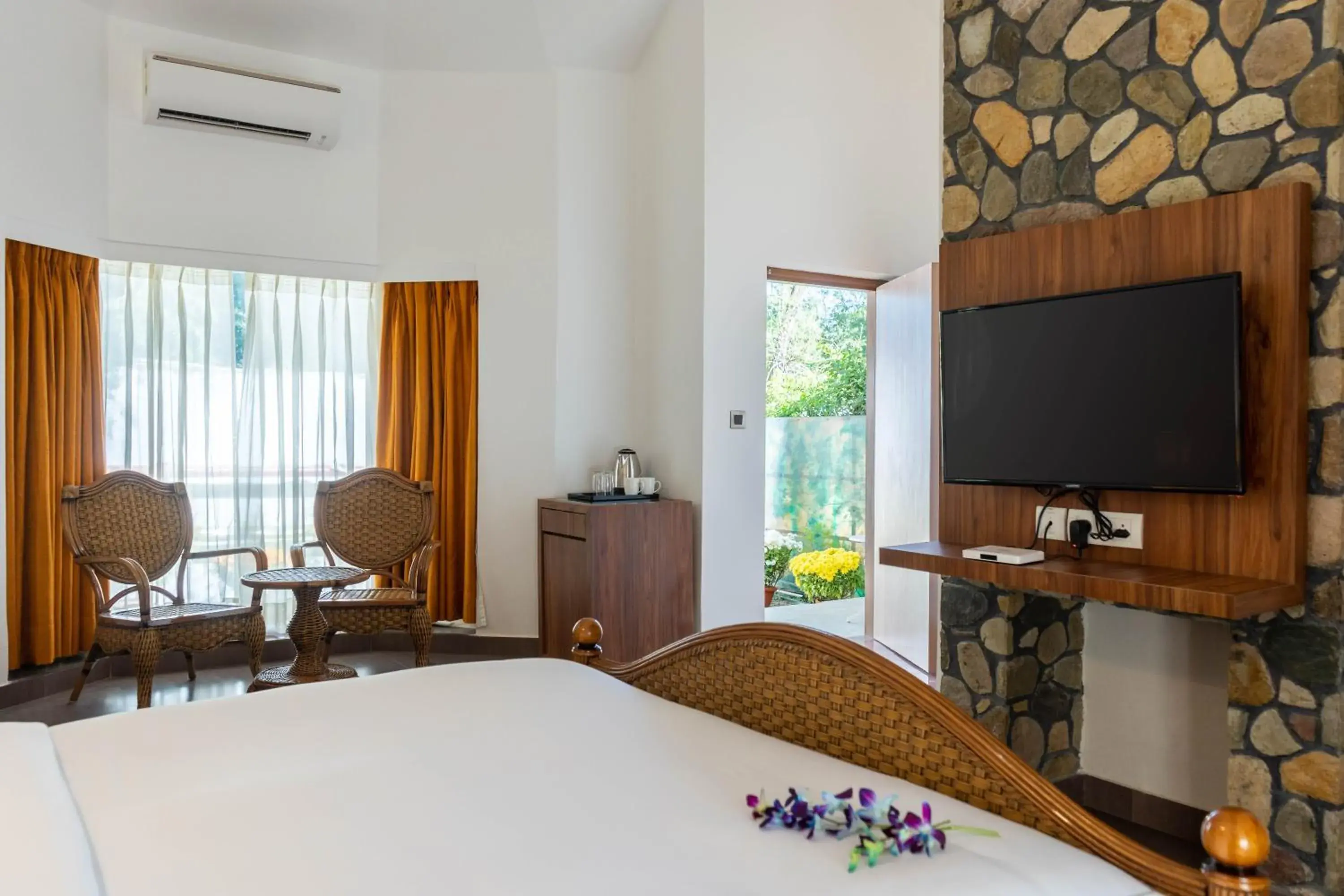 Garden view, Bed in Country Inn Tarika Riverside Resort Jim Corbett Garden view, Bed in Country Inn Tarika Riverside Resort Jim Corbett