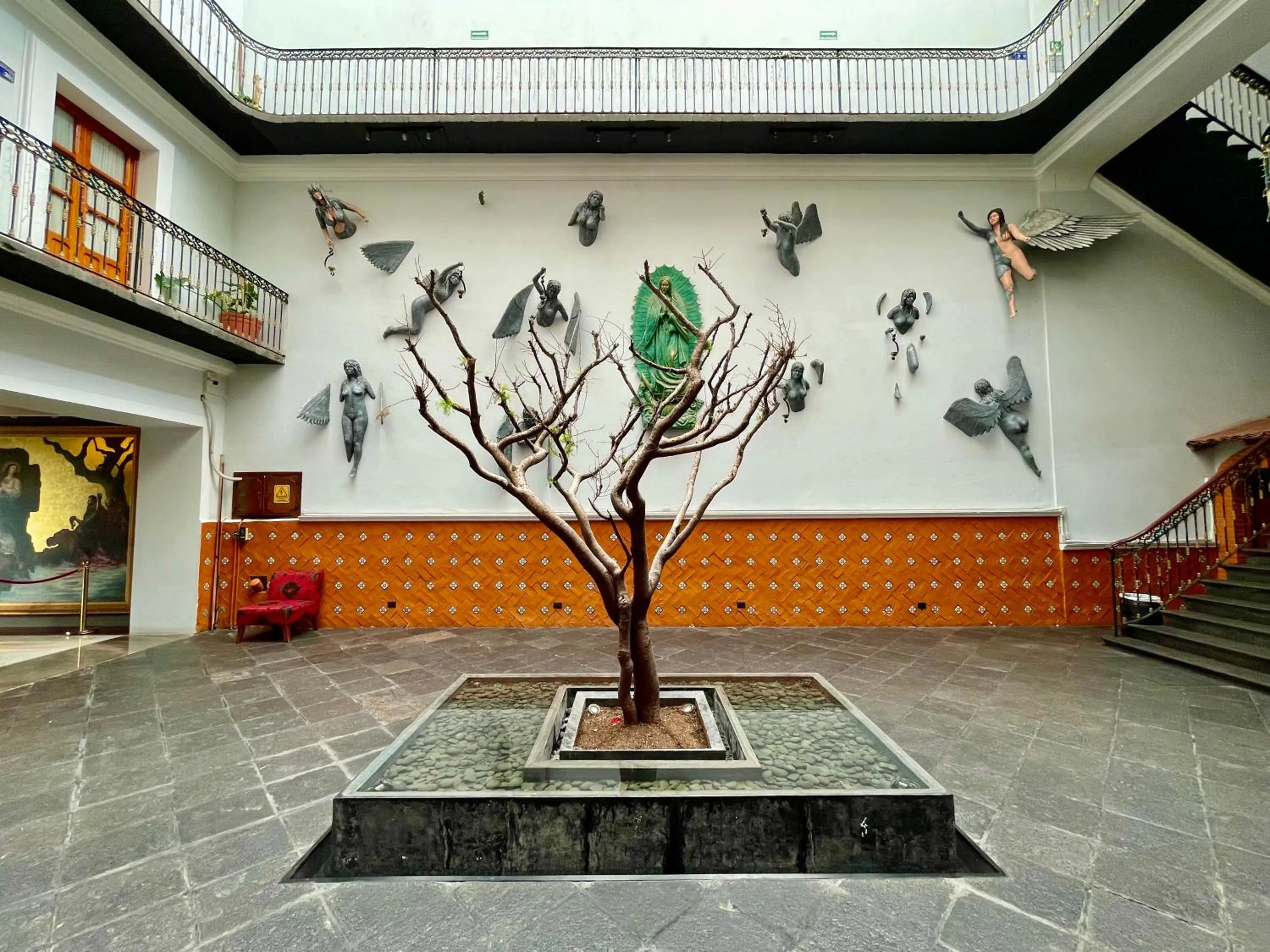 Property building in Hotel Puebla Plaza