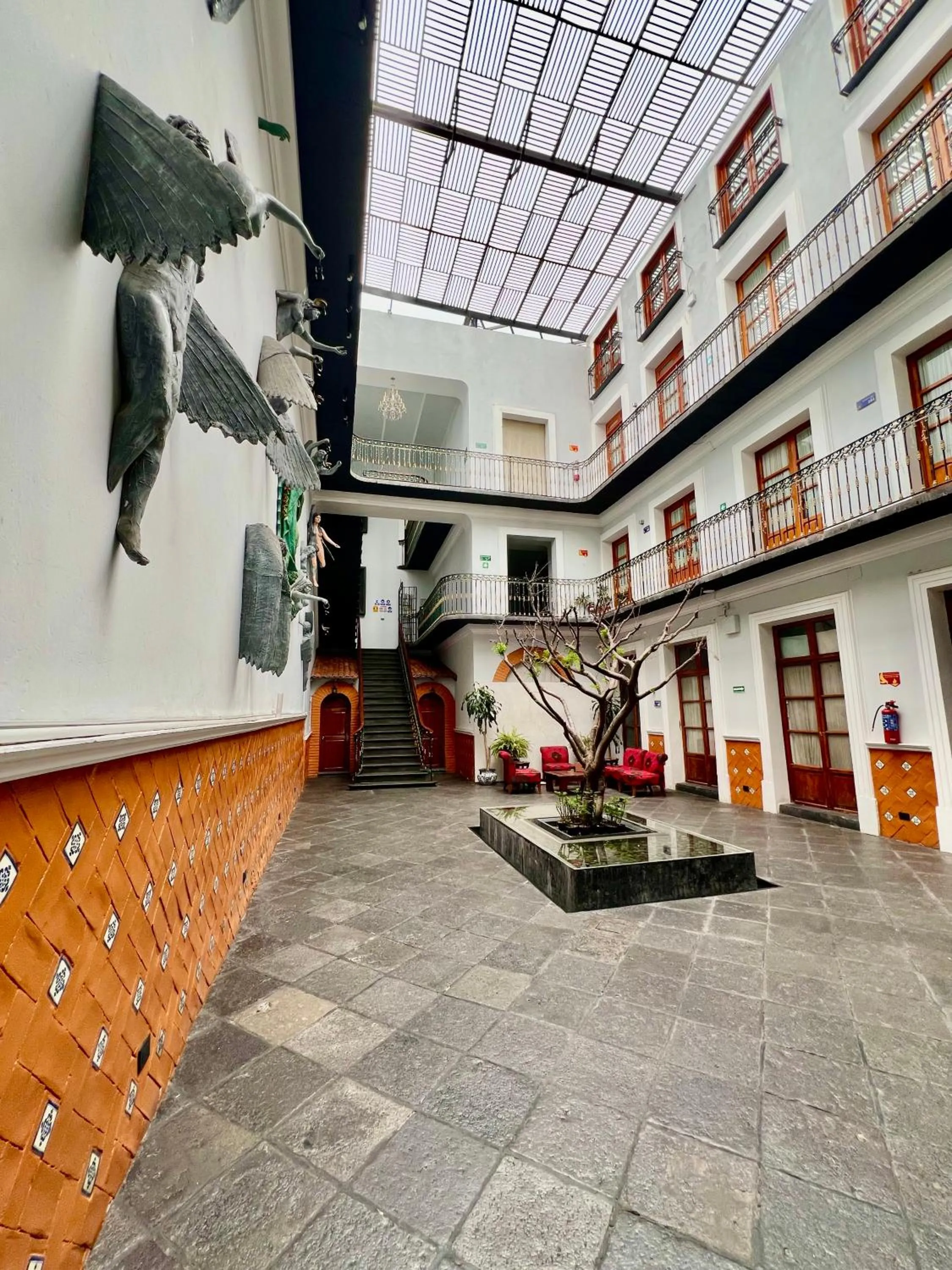 Property building in Hotel Puebla Plaza