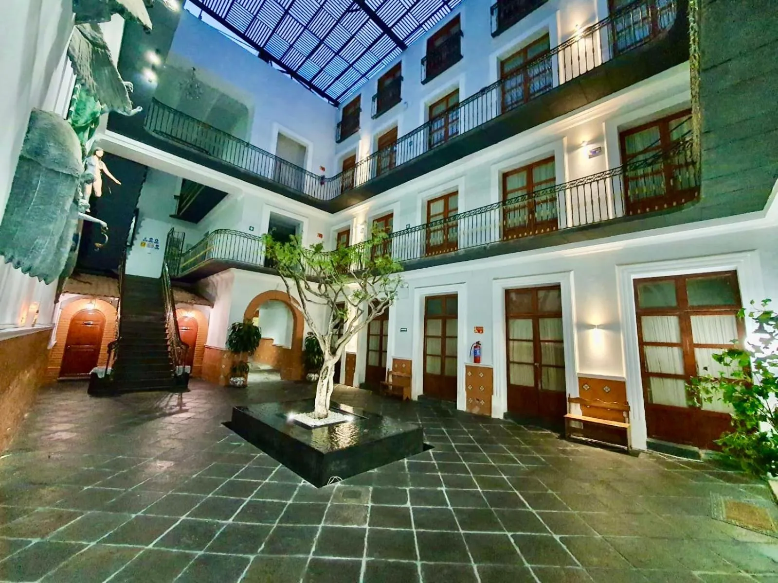 Property building in Hotel Puebla Plaza