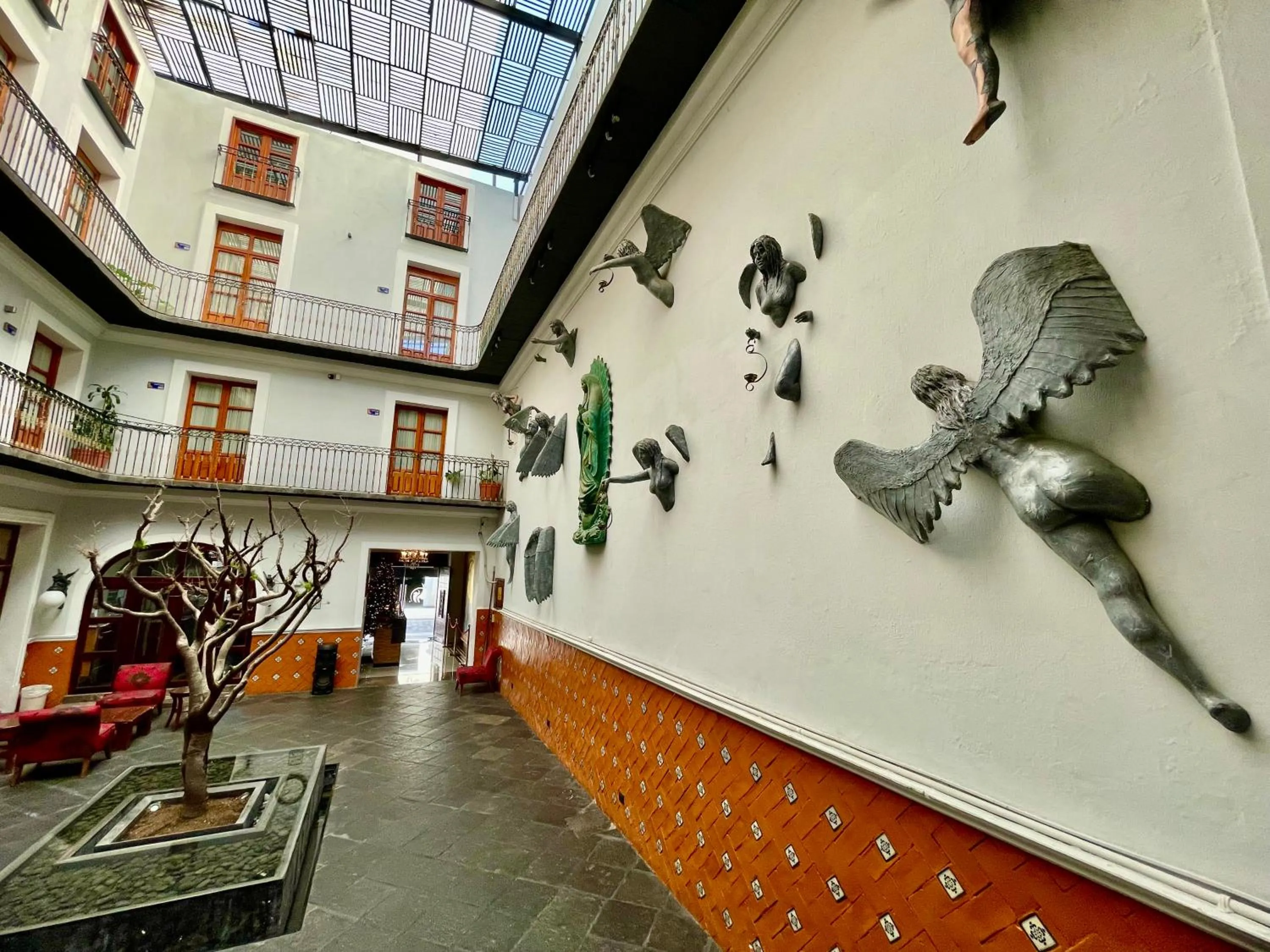 Property building in Hotel Puebla Plaza