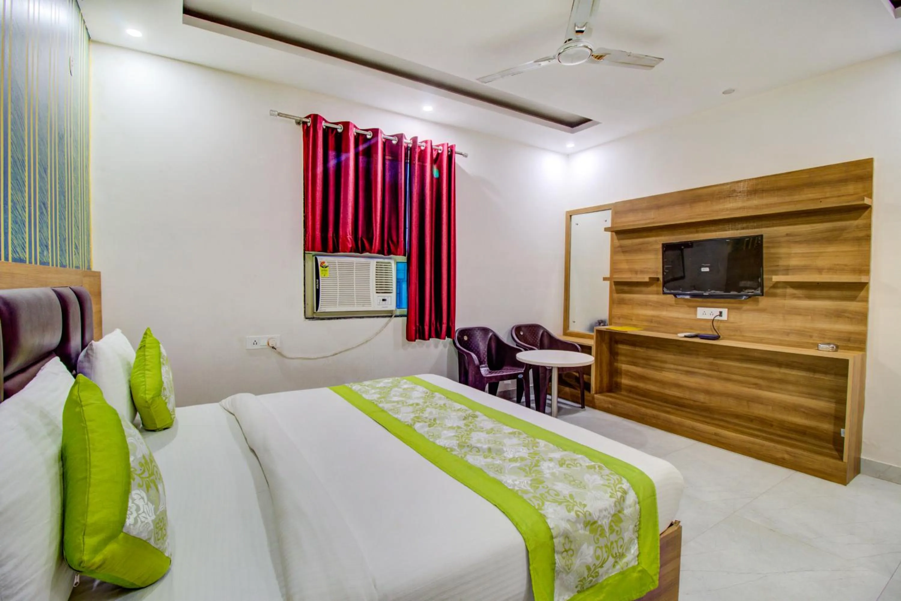 Bedroom, Bed in FabHotel Gross inn Suites - Nr IGI Airport New Delhi
