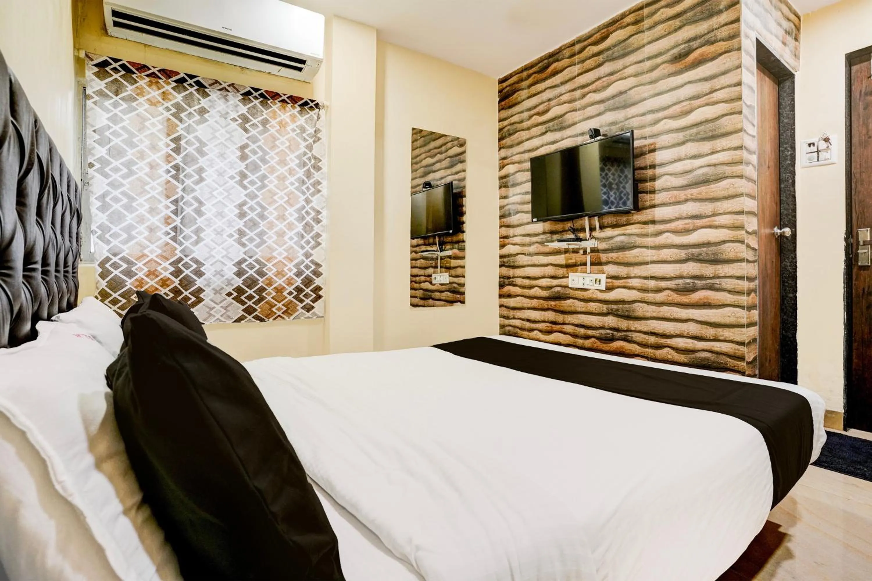 Bedroom, Bed in Super Collection O Ulife