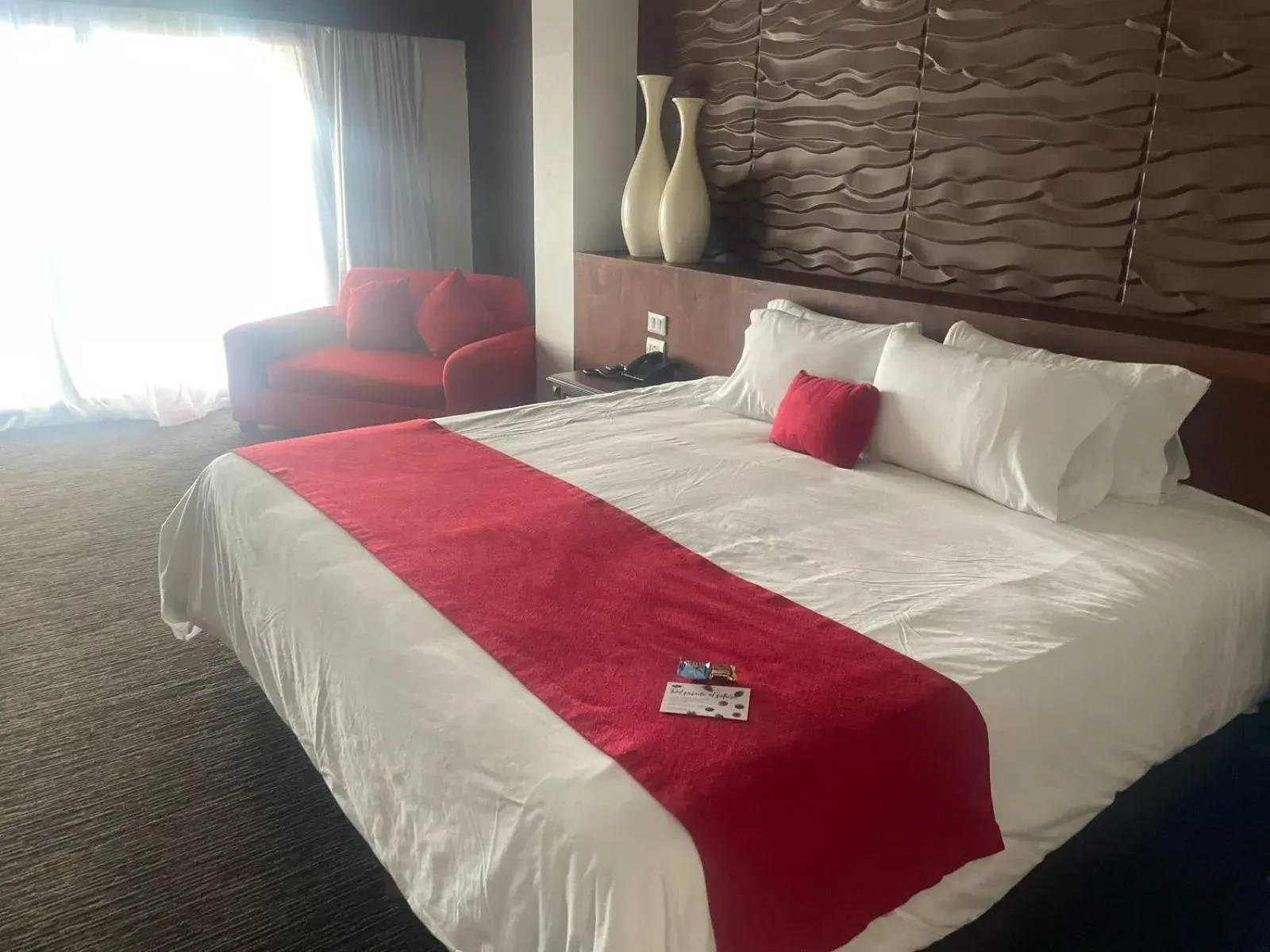 Seating area, Bed in Radisson Hotel Tapatio Guadalajara Aeropuerto Seating area, Bed in Radisson Hotel Tapatio Guadalajara Aeropuerto