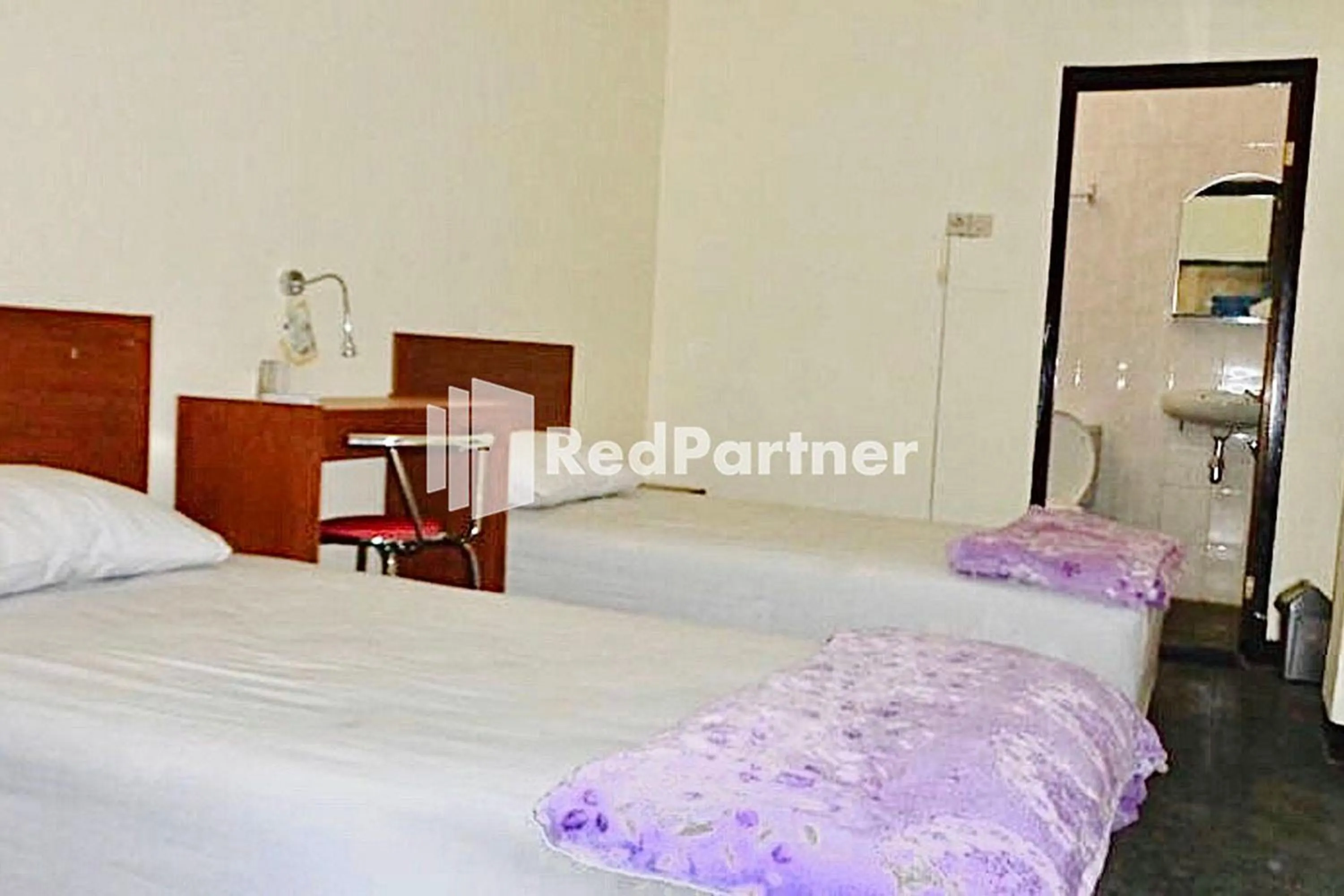 Bed in Langko 48 RedPartner