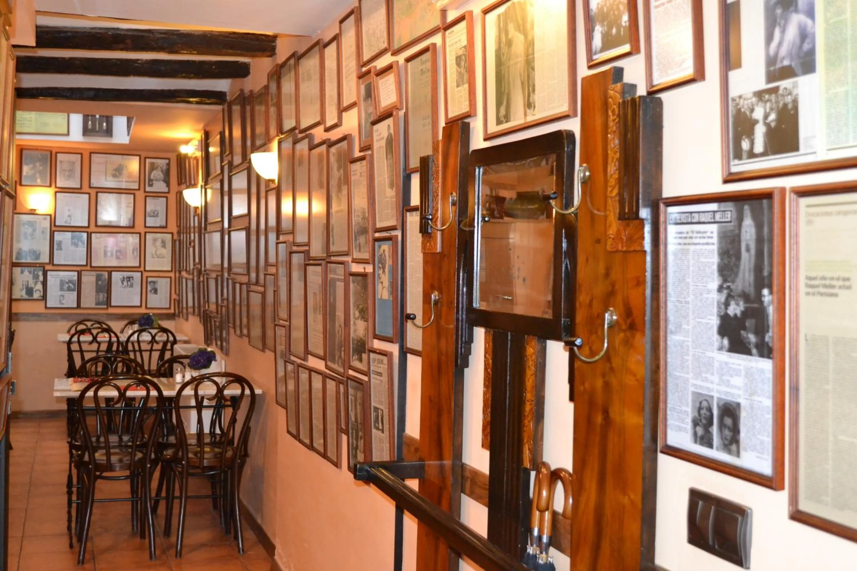 Restaurant/places to eat in Hostal Santa Agueda