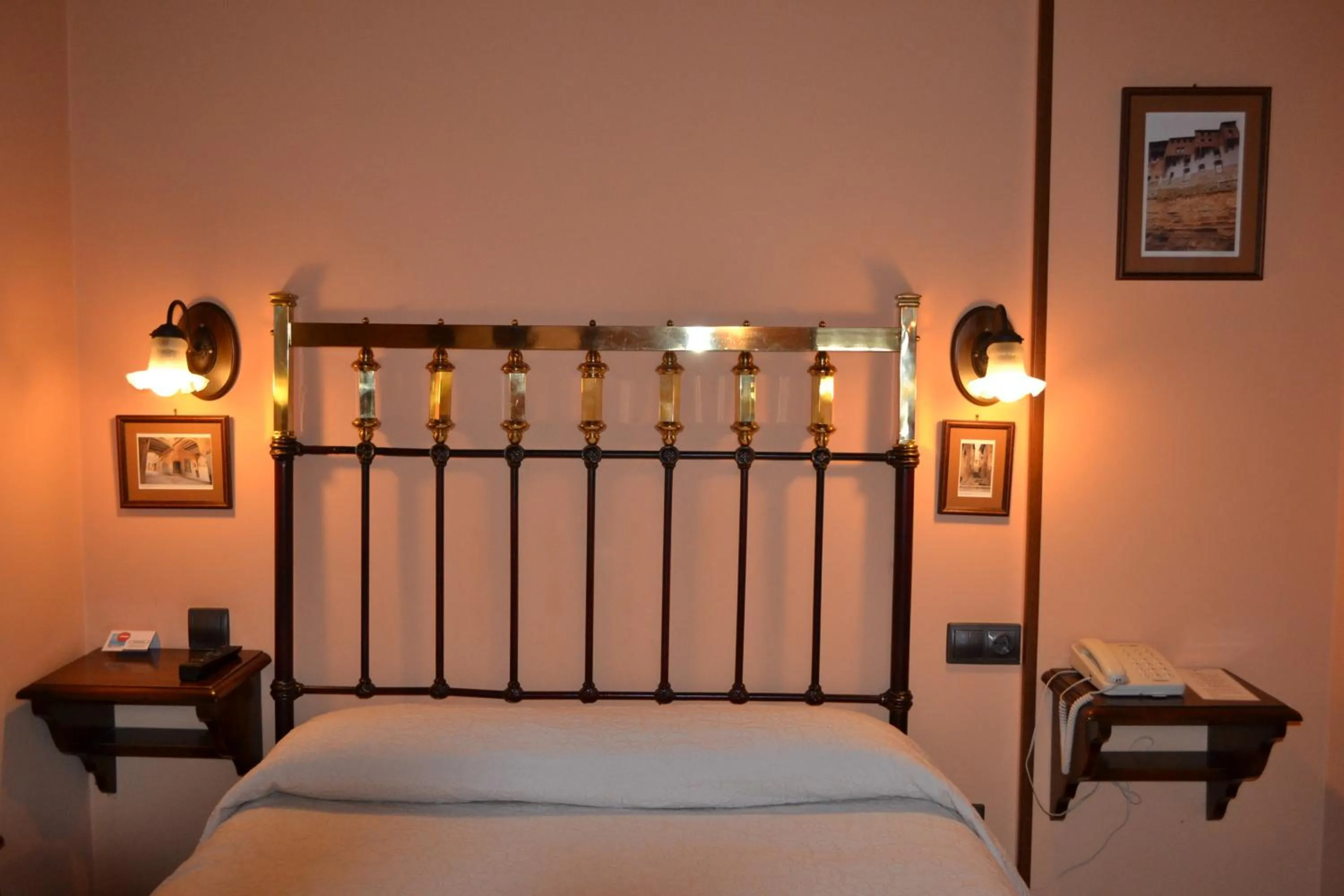 Decorative detail, Bed in Hostal Santa Agueda