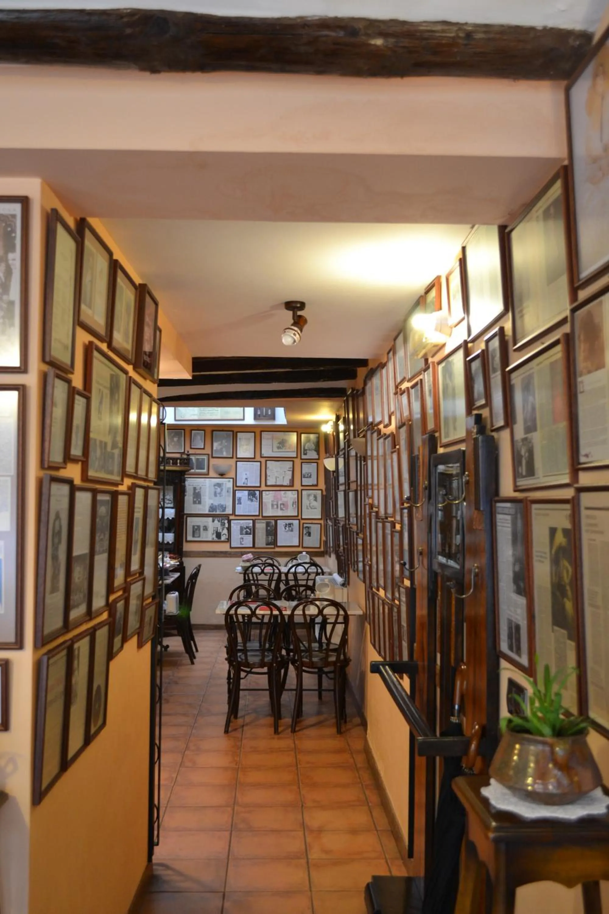 Restaurant/places to eat in Hostal Santa Agueda