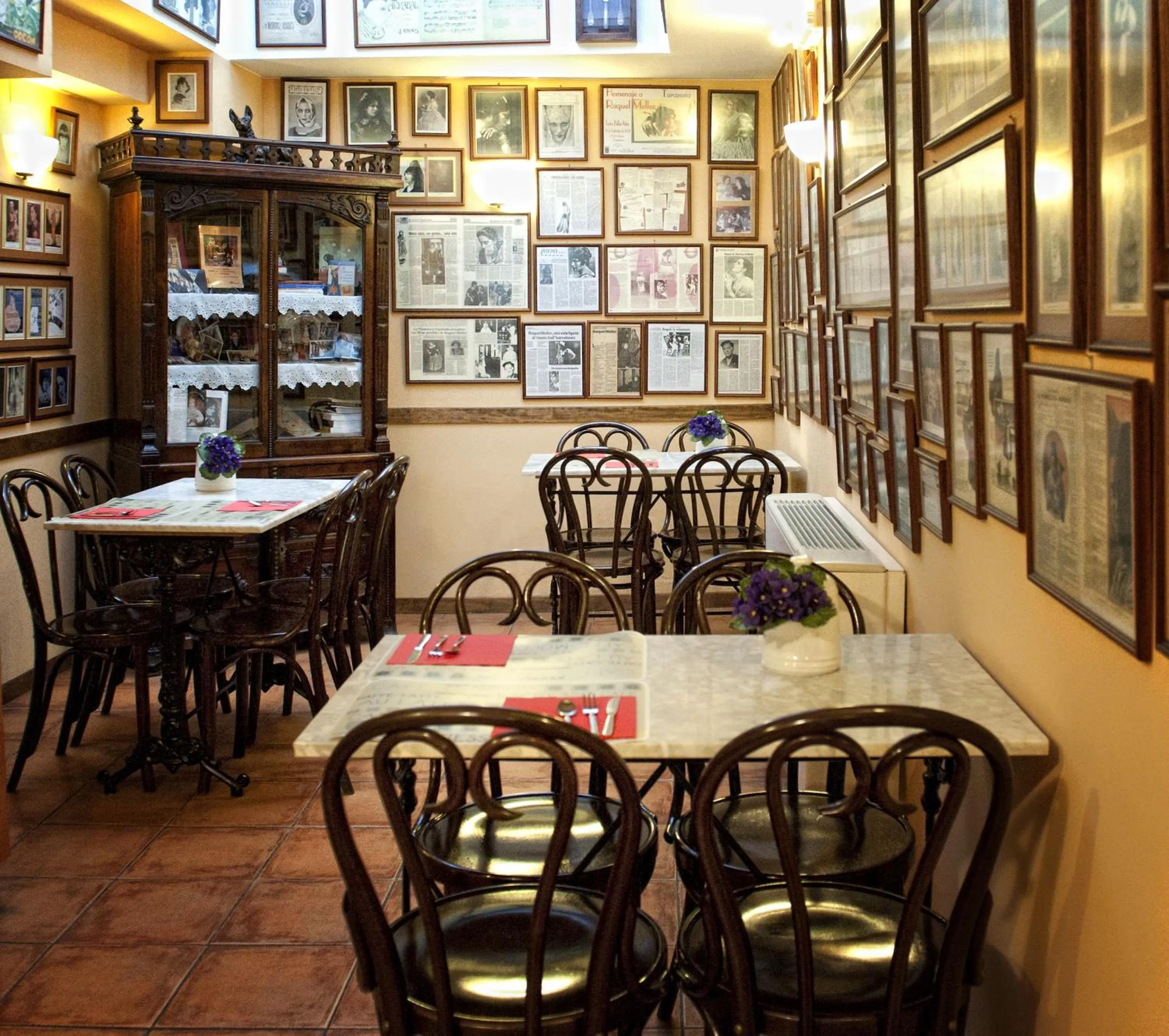 Restaurant/places to eat in Hostal Santa Agueda