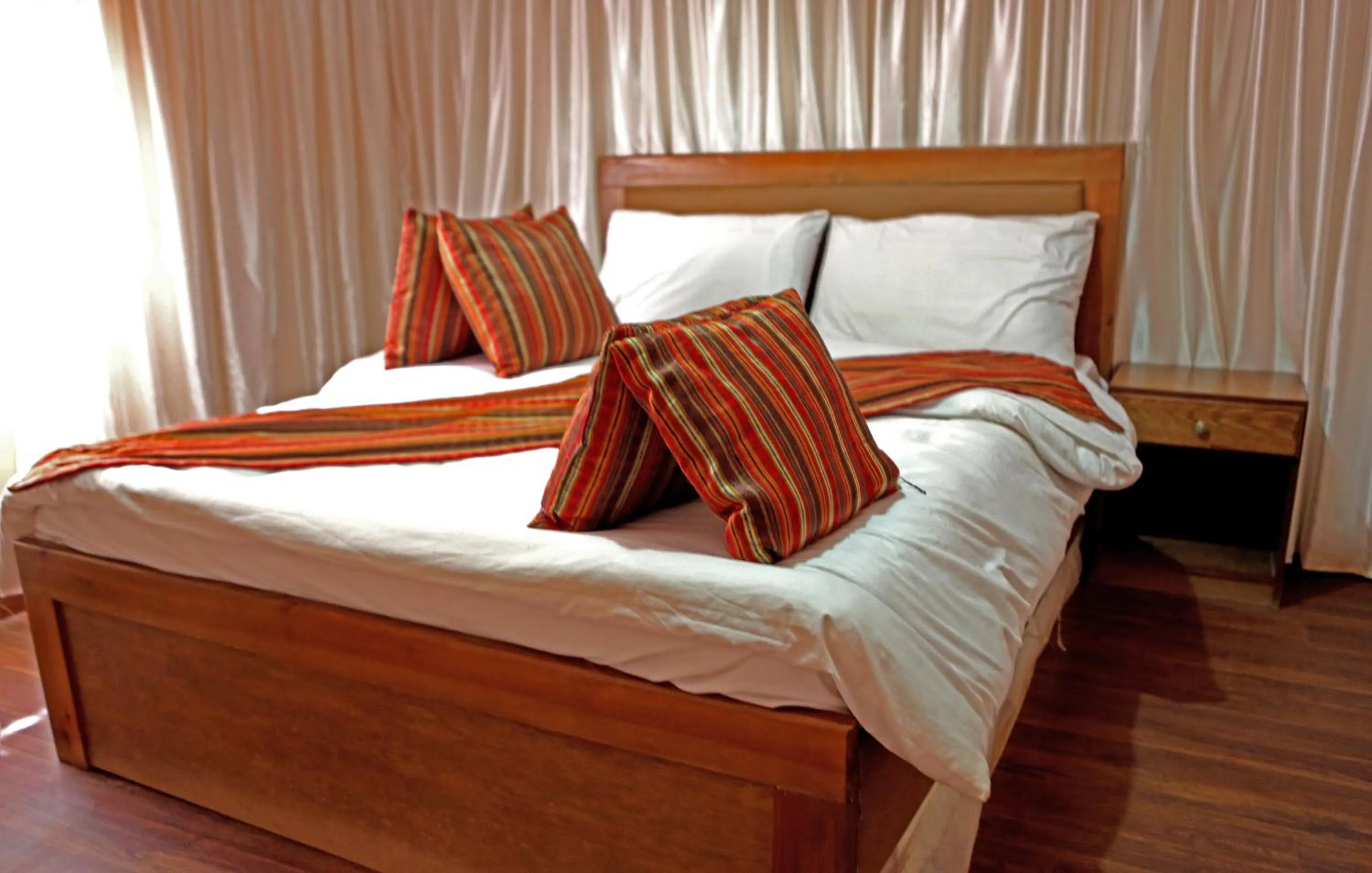 Deluxe Single Room in SunCity Camp