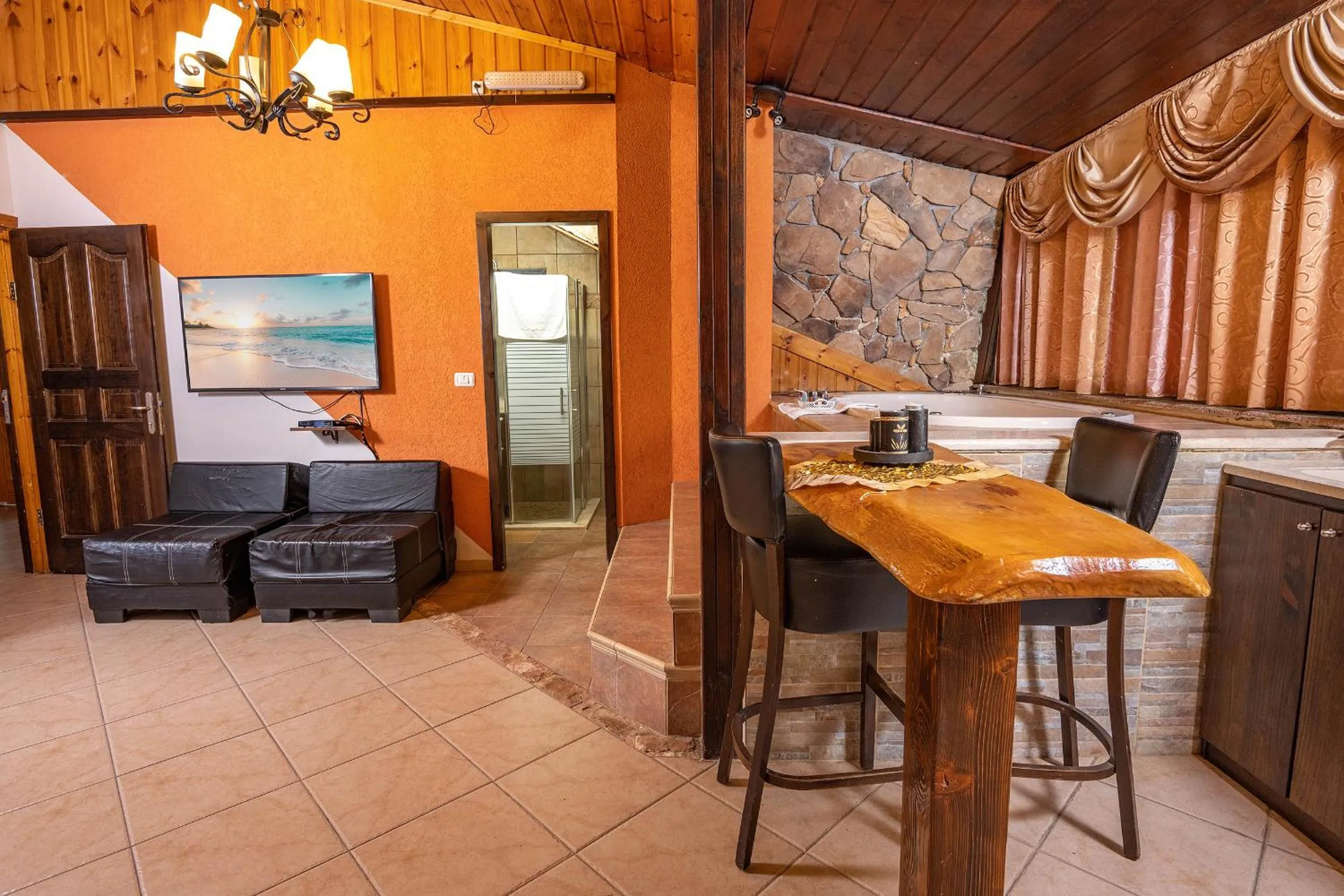 Hot Tub in The Pearl of the Golan - Pnina BaGolan