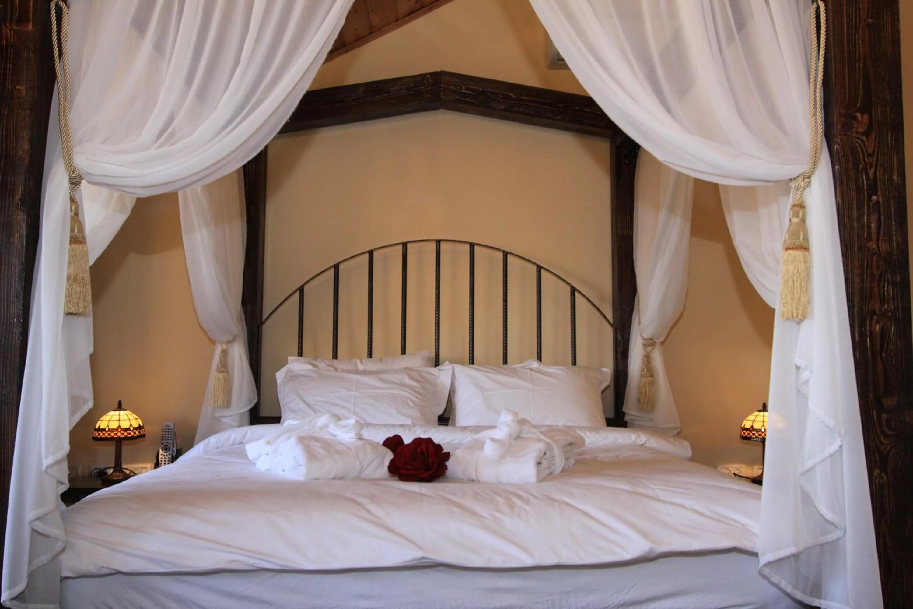 Bed in The Pearl of the Golan - Pnina BaGolan
