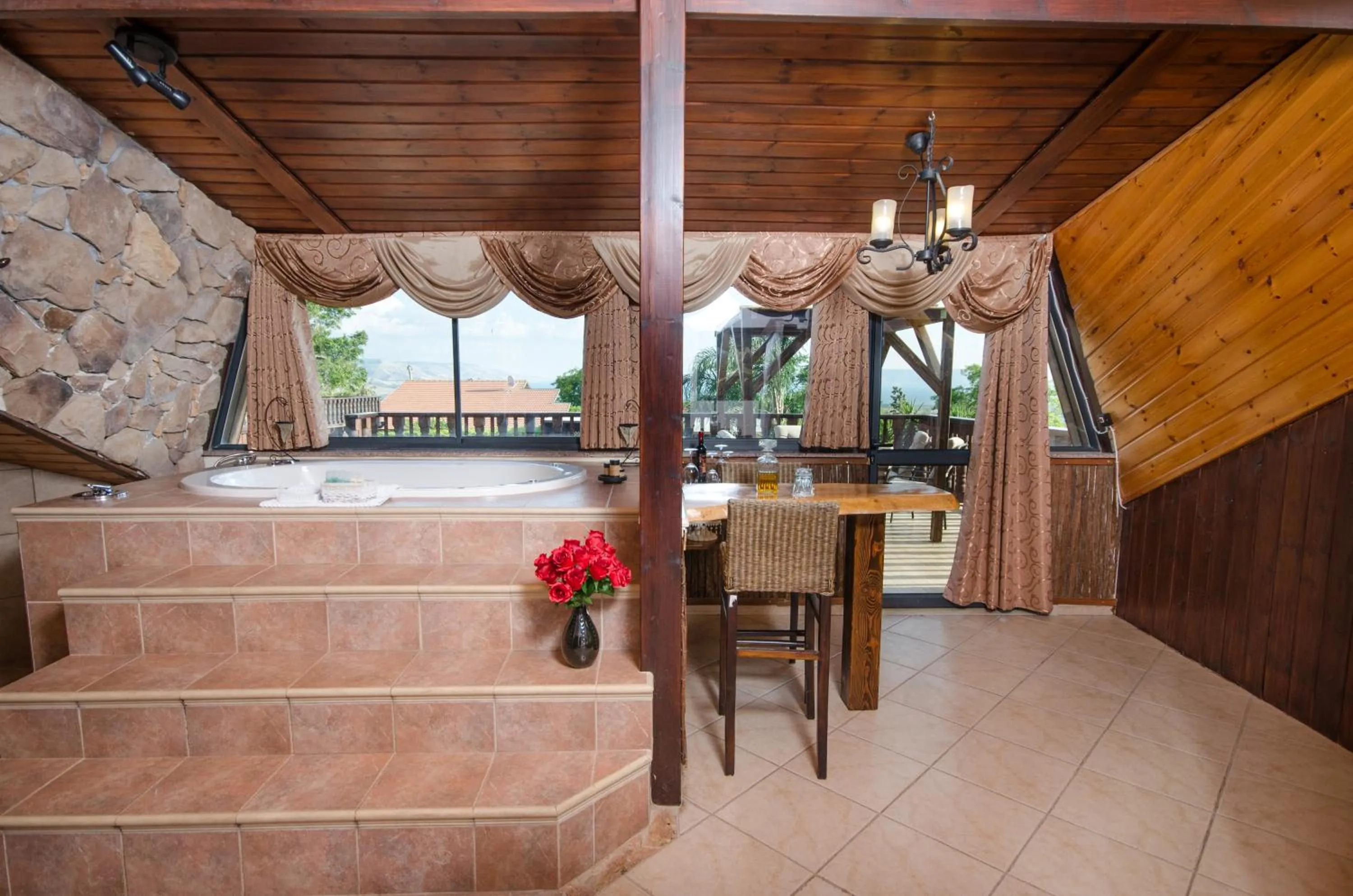 Hot Tub in The Pearl of the Golan - Pnina BaGolan