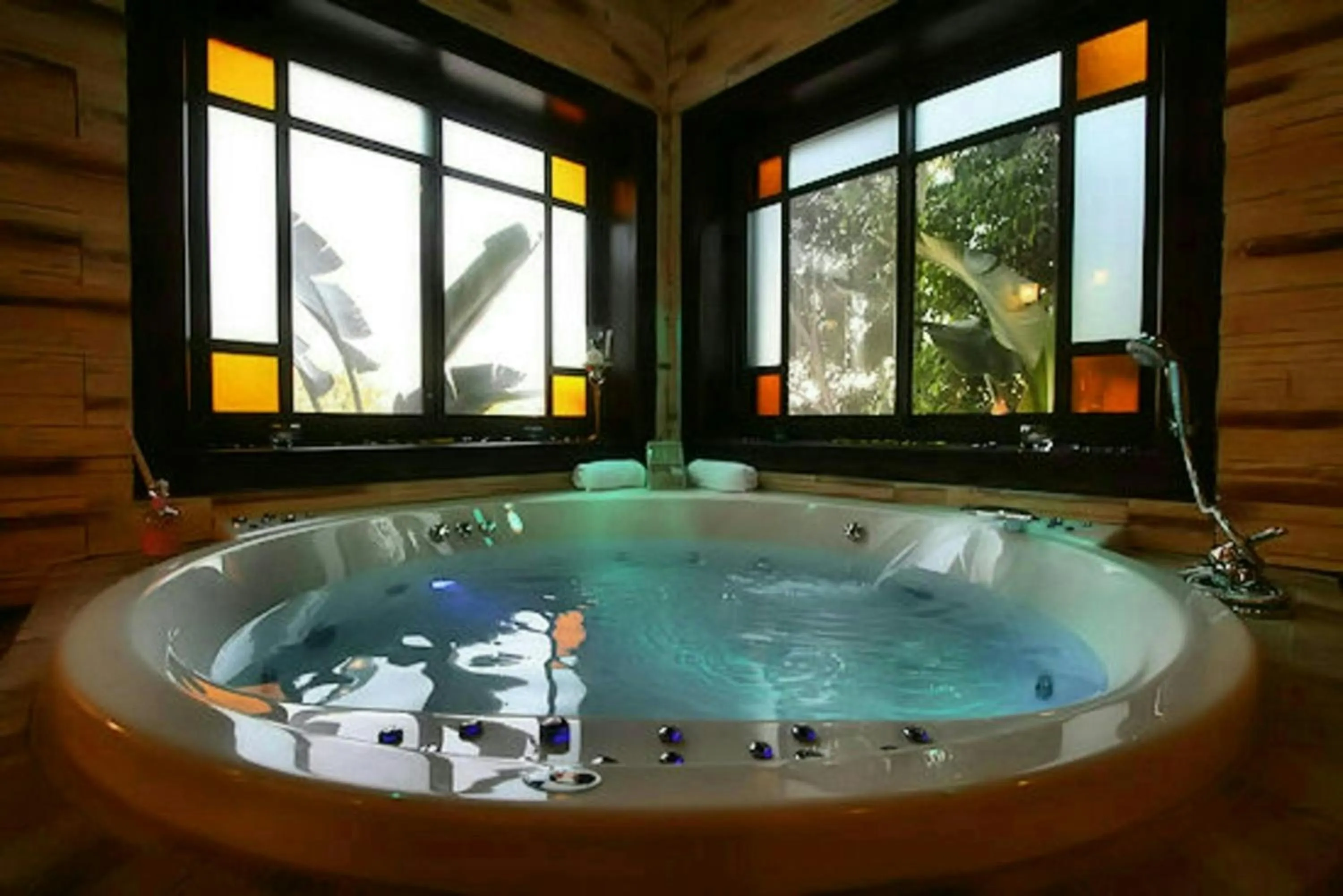 Hot Tub in The Pearl of the Golan - Pnina BaGolan