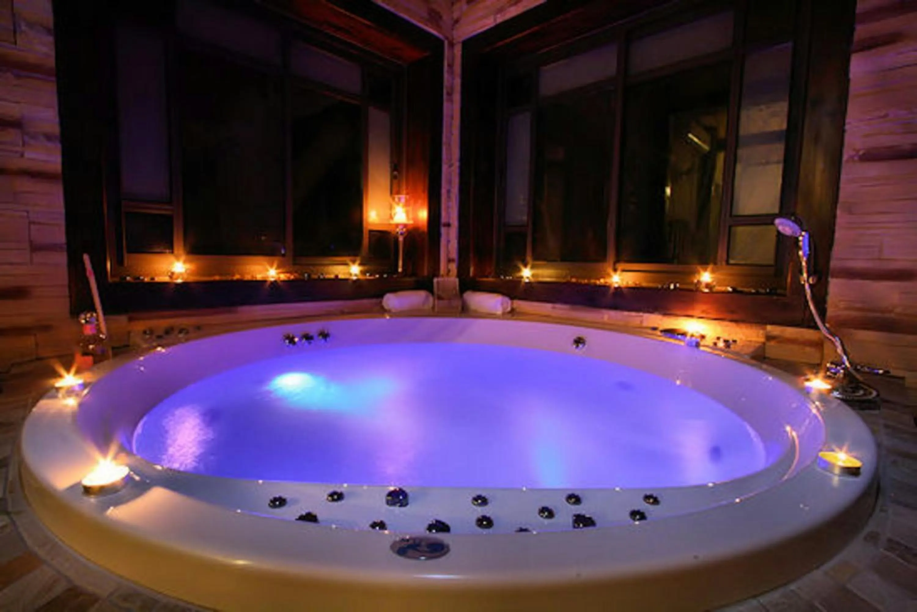 Hot Tub in The Pearl of the Golan - Pnina BaGolan