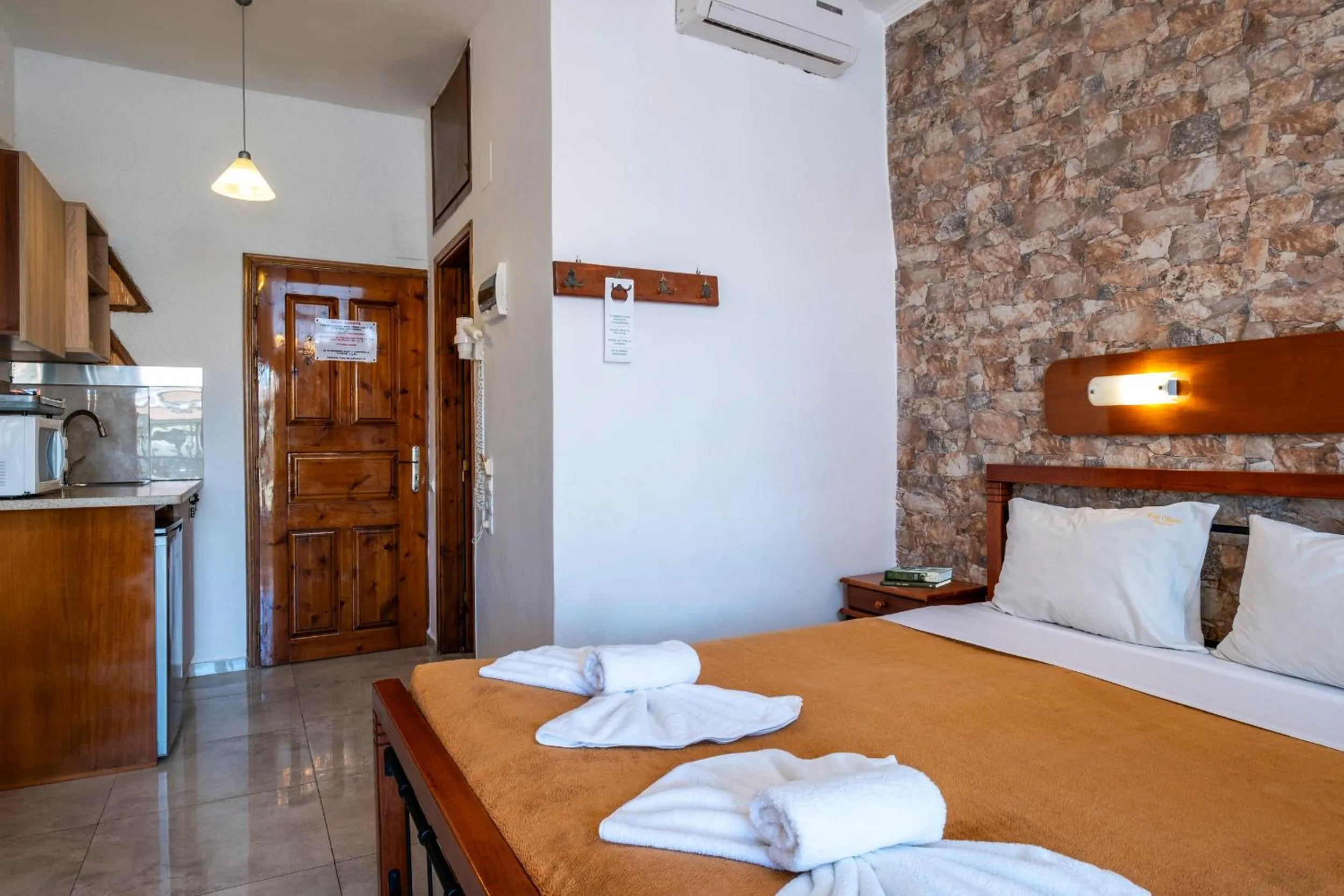 Bed in Kato Stalos Mare