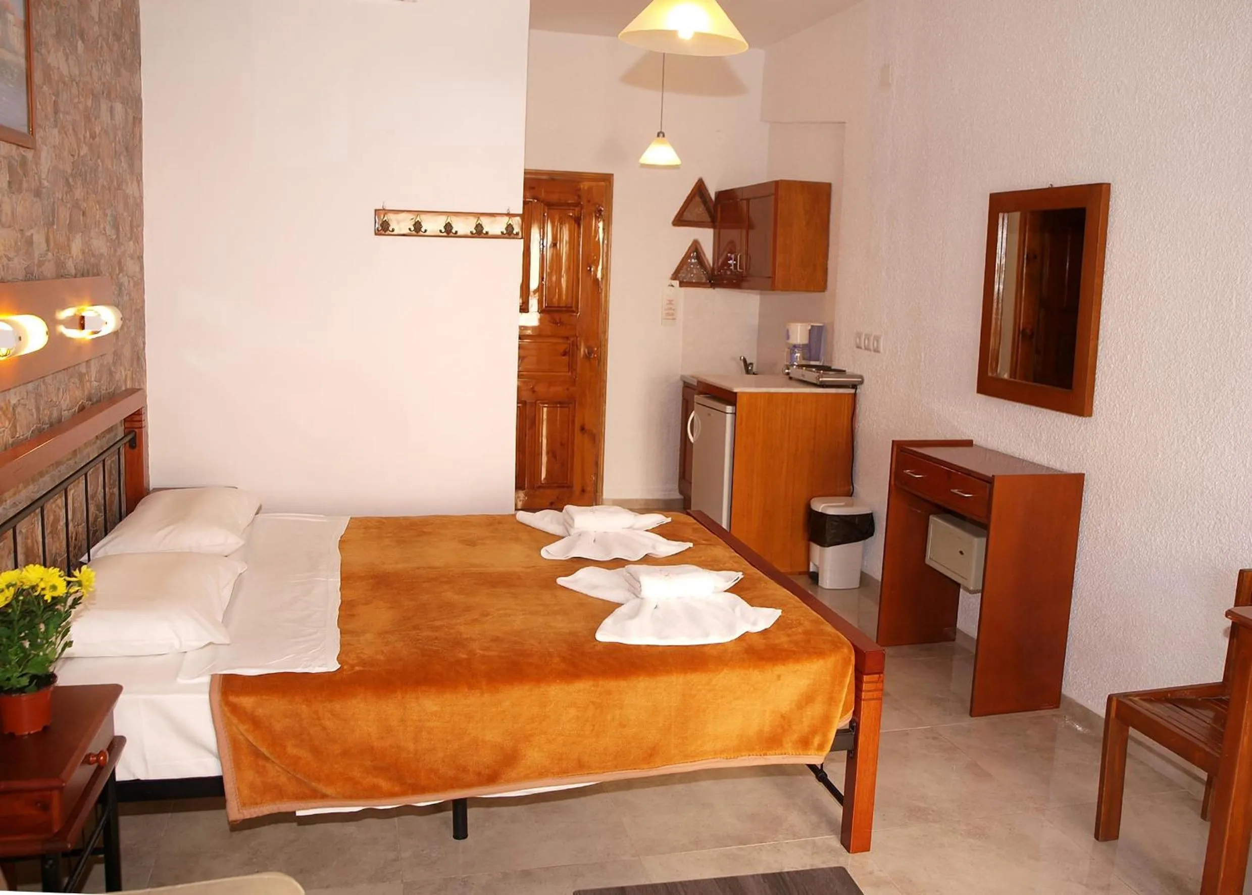 Bedroom, Bed in Kato Stalos Mare