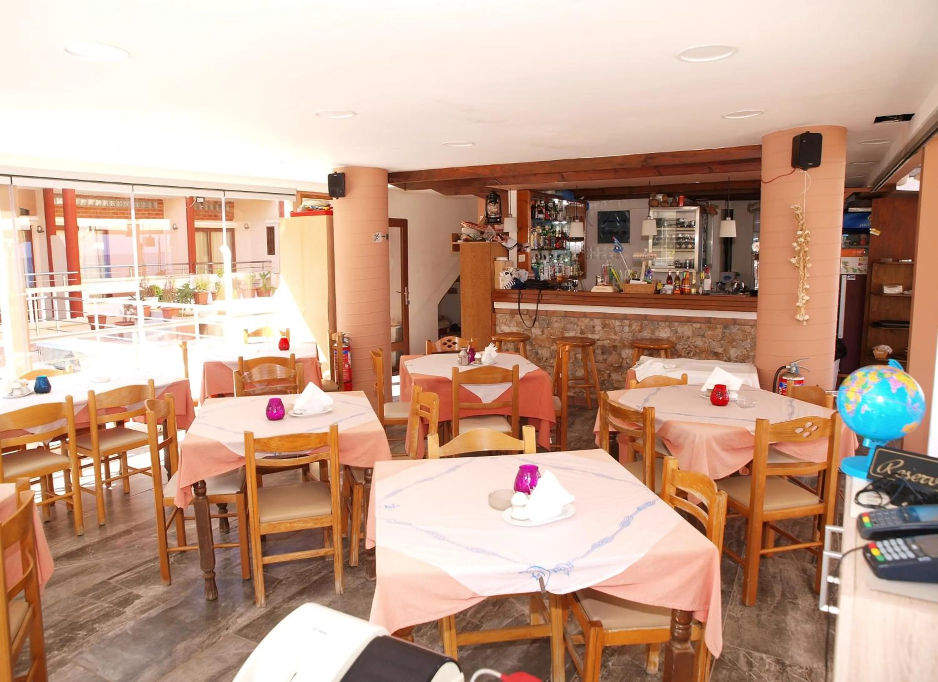 Restaurant/places to eat in Kato Stalos Mare