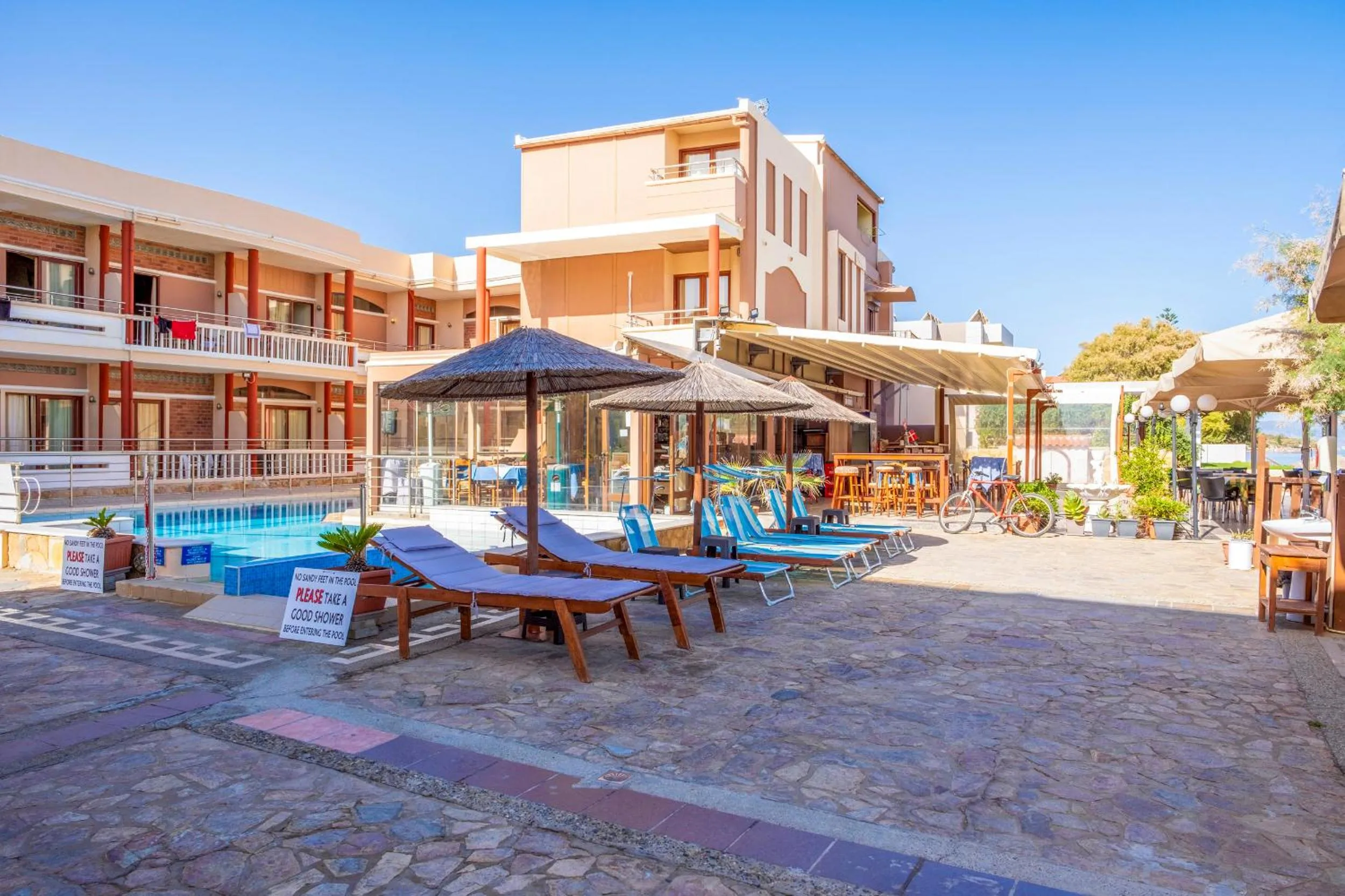 Swimming pool in Kato Stalos Mare